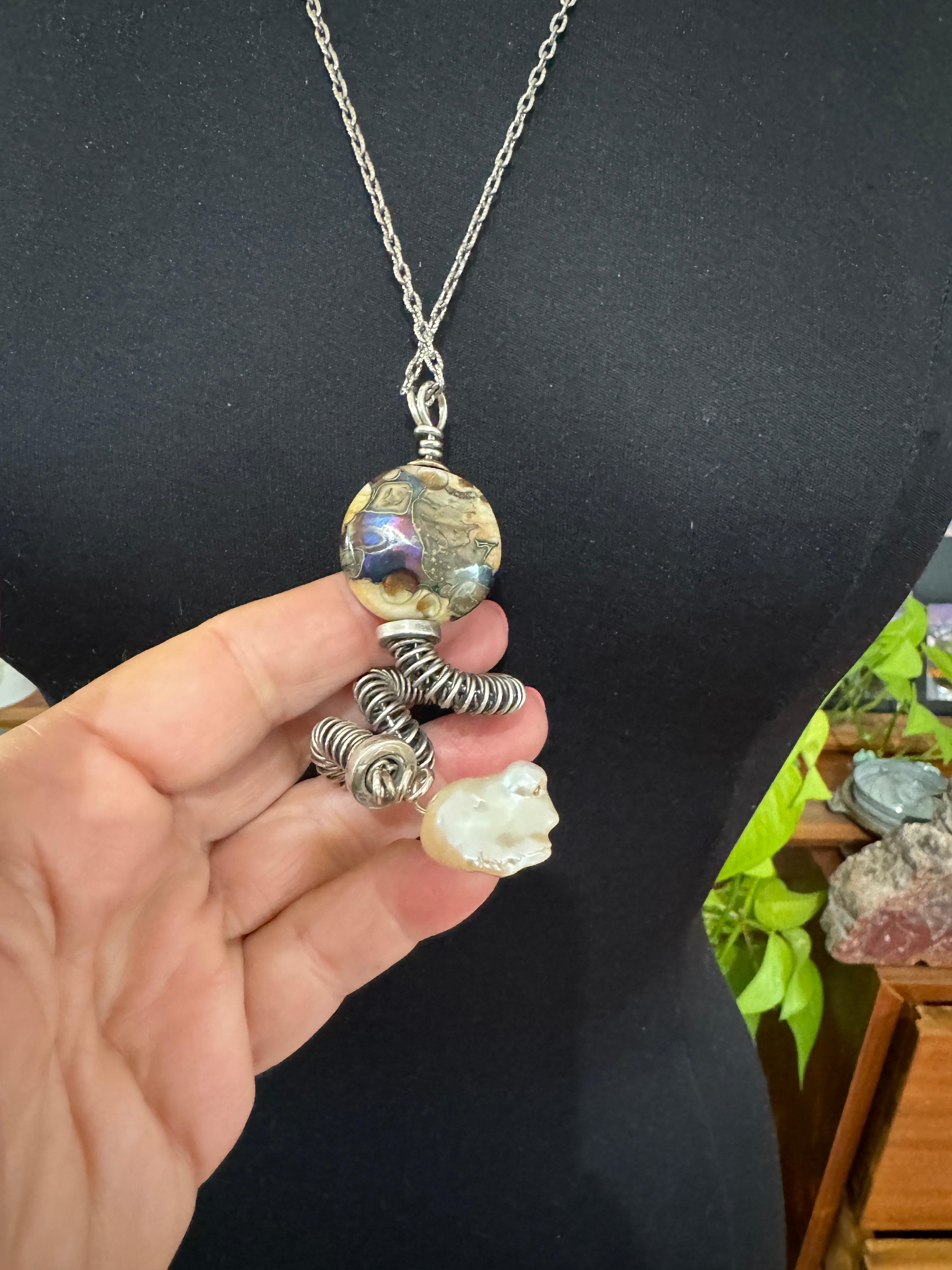 Taille grossière Collier en argent et or 14K Kathleen Dennison Verre et perle baroque en vente