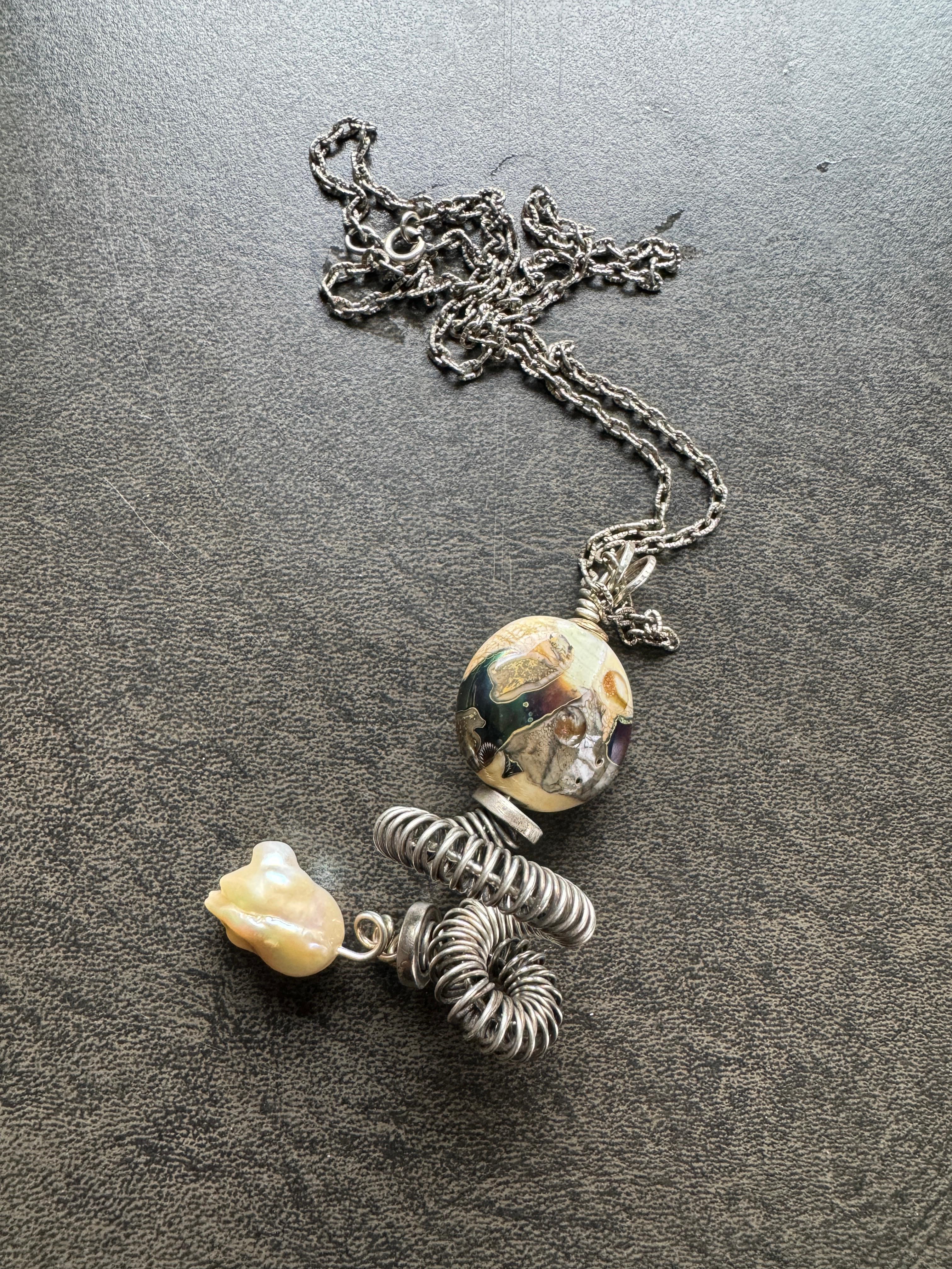 Collier en argent et or 14K Kathleen Dennison Verre et perle baroque Unisexe en vente