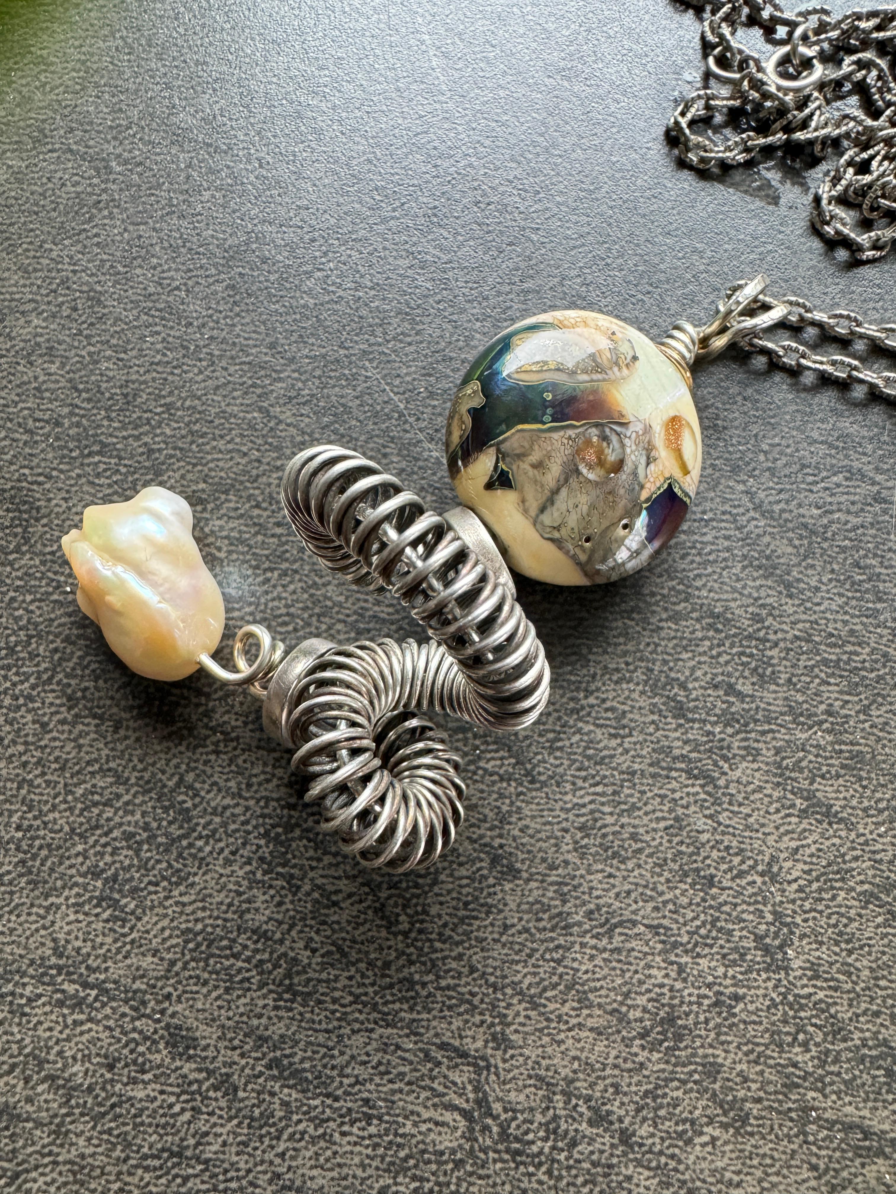 Collier en argent et or 14K Kathleen Dennison Verre et perle baroque en vente 2