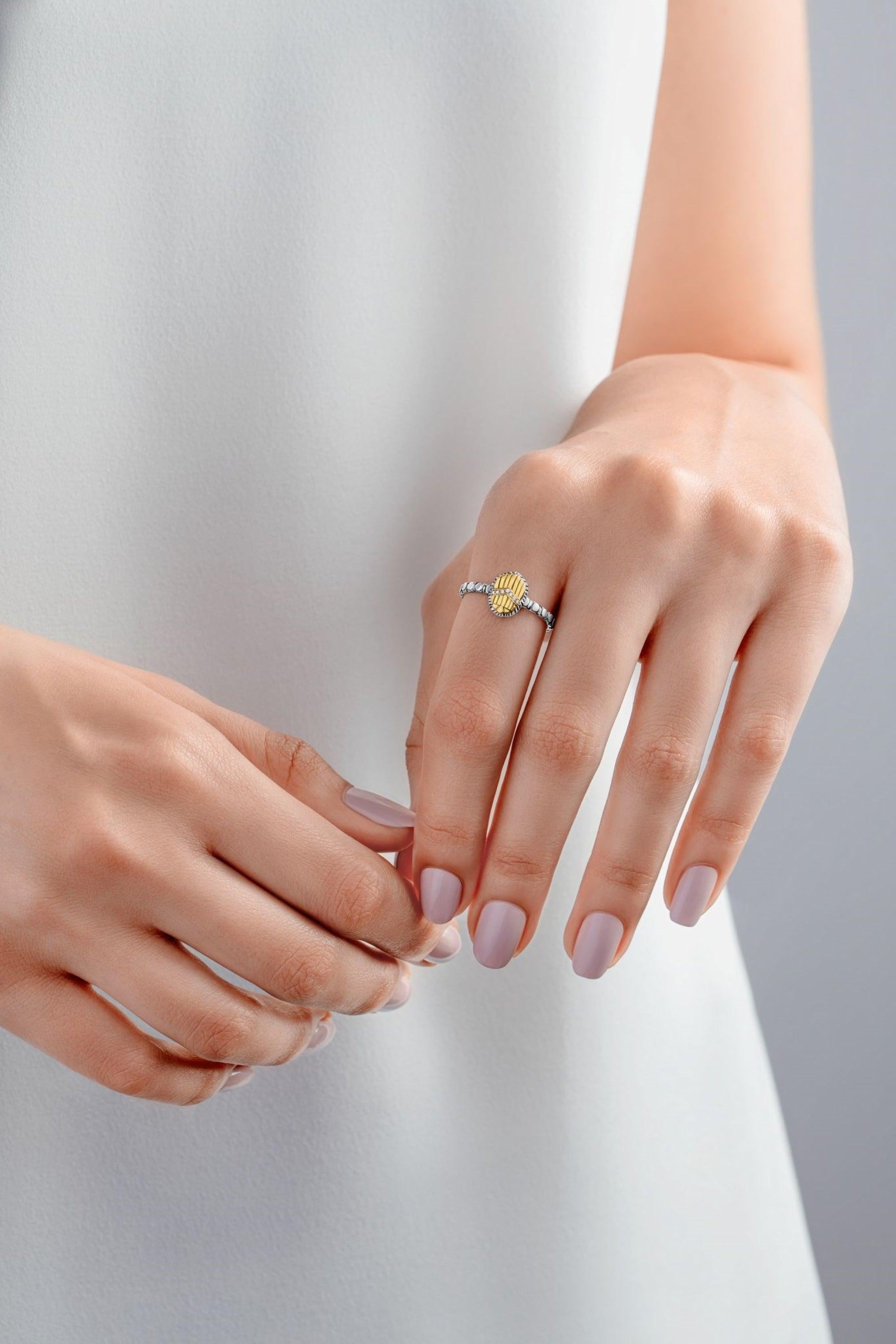 Im Angebot: Stapelring mit Ägyptischen Skarabäus aus Sterlingsilber, 18 Karat Gold und Diamant () 2