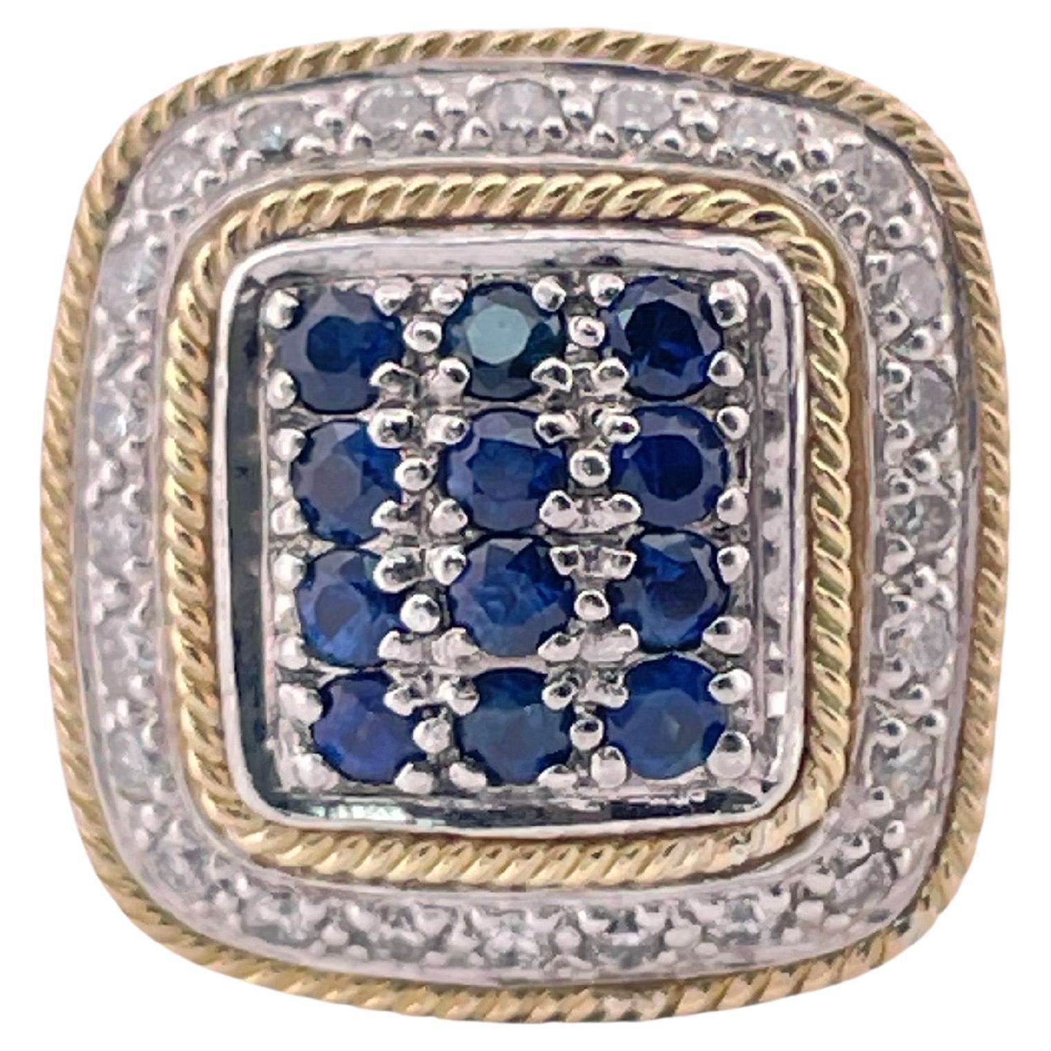 Cette bague Effy est un mélange saisissant d'élégance et de savoir-faire, méticuleusement conçue en argent sterling et rehaussée de luxueux or jaune 18 carats. La face carrée audacieuse est ornée d'une grille centrale de riches saphirs bleus taillés