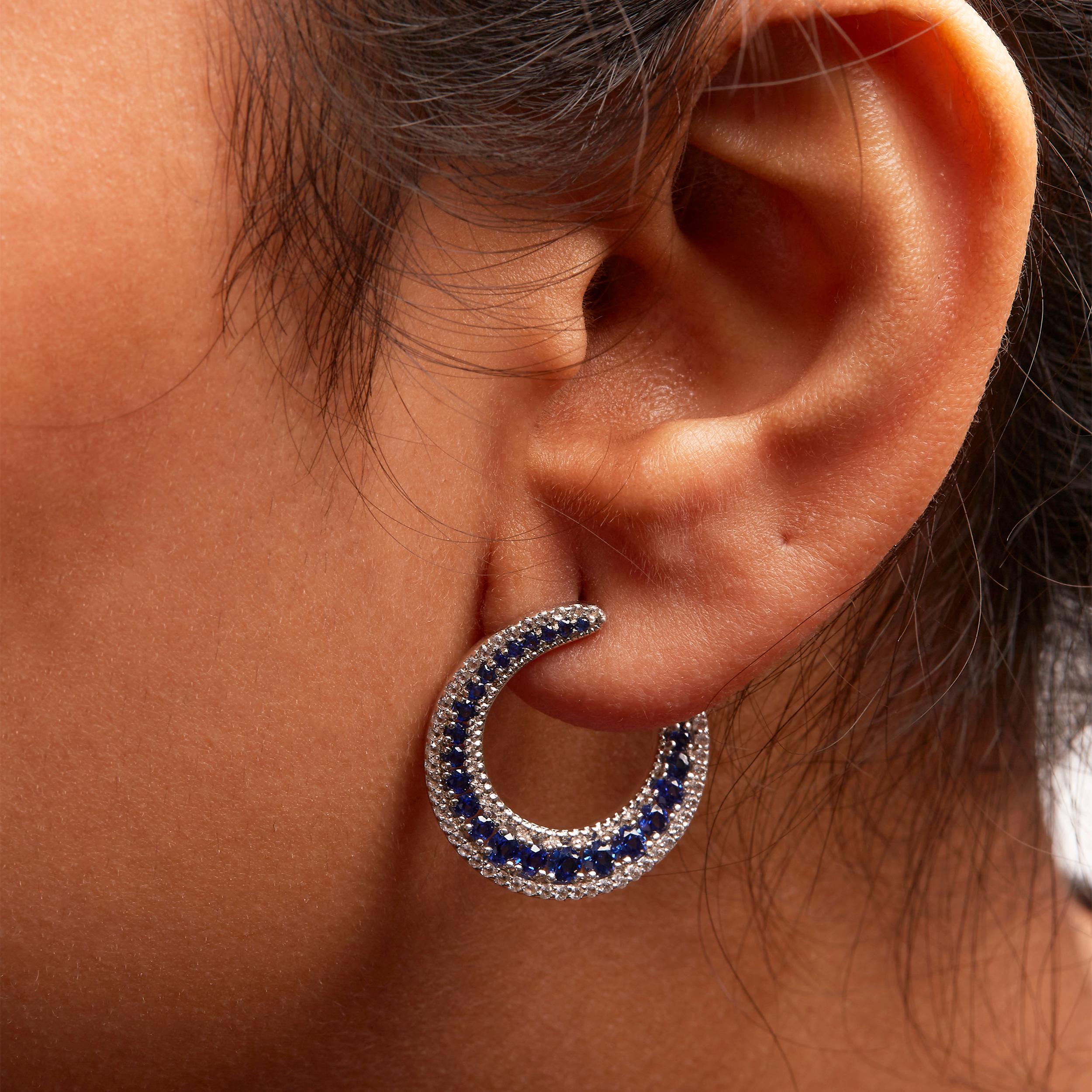 Round Cut Sterling Silver 2 3/4 Carat Blue Sapphire Crescent Moon Disc Style Hoop Earrings For Sale