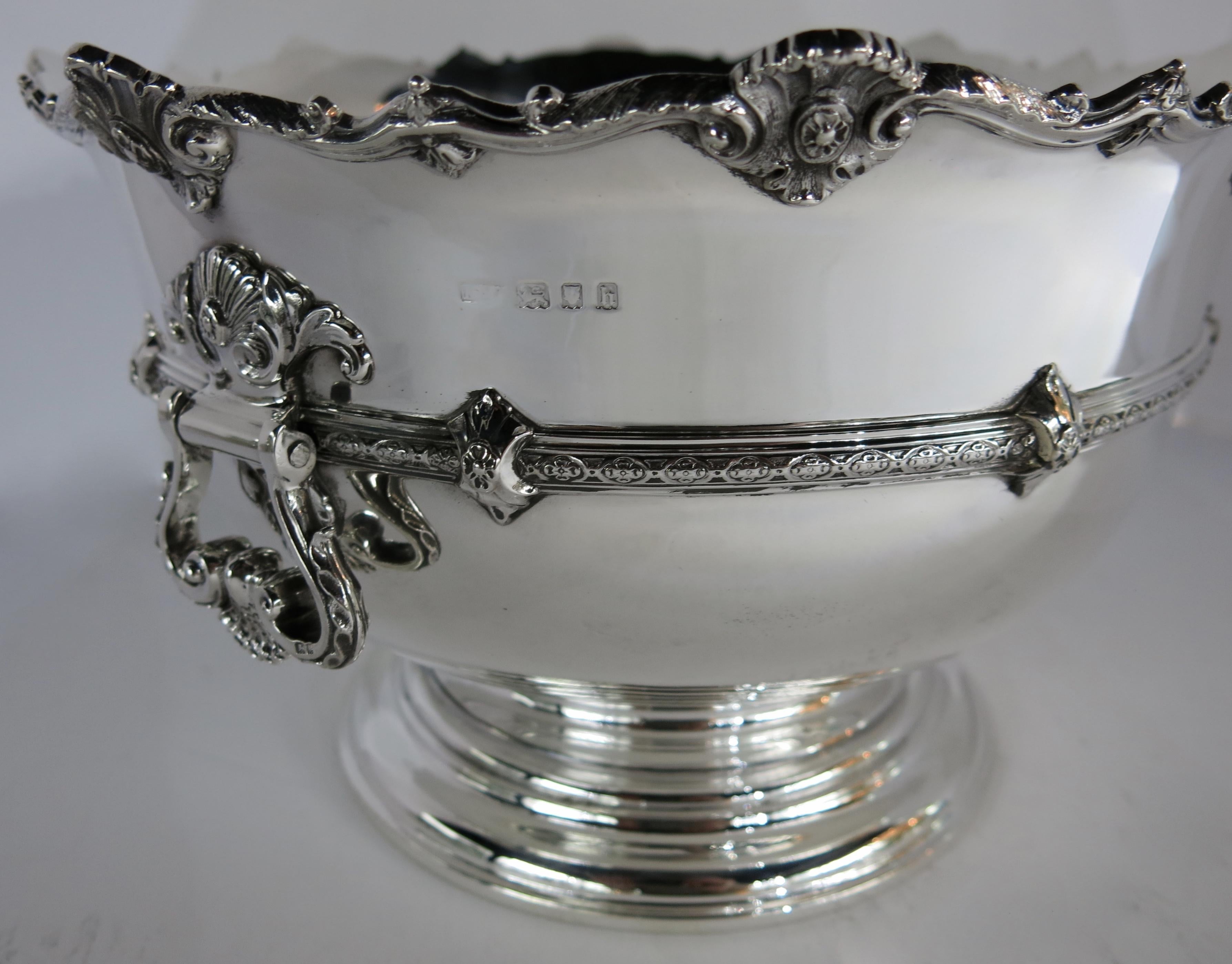 English, sterling silver Paul de Lamerie style round bowl made by l.A. Crichton silversmith, London, 1923. The round bowl with a diameter of 10 3/4