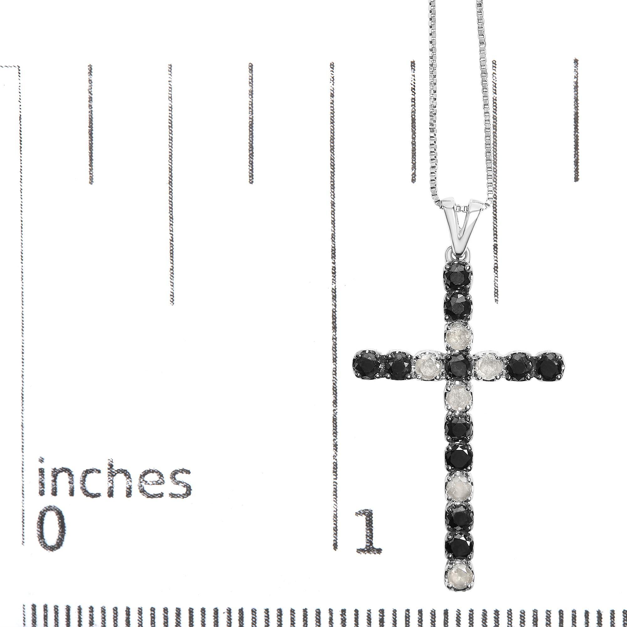 Collana con ciondolo di diamanti bianchi e neri in argento Sterling da 2,0ct con trattamento naturale In condizioni Nuovo in vendita a New York, NY