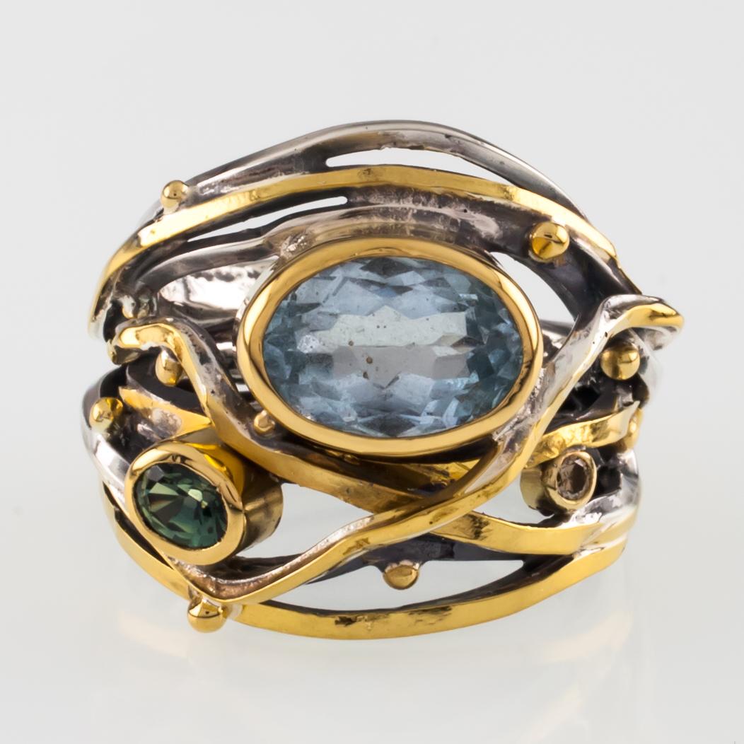 Ring aus Sterlingsilber und 22 Karat Gold mit Peridot und Quarz-Akzenten (Modernistisch) im Angebot