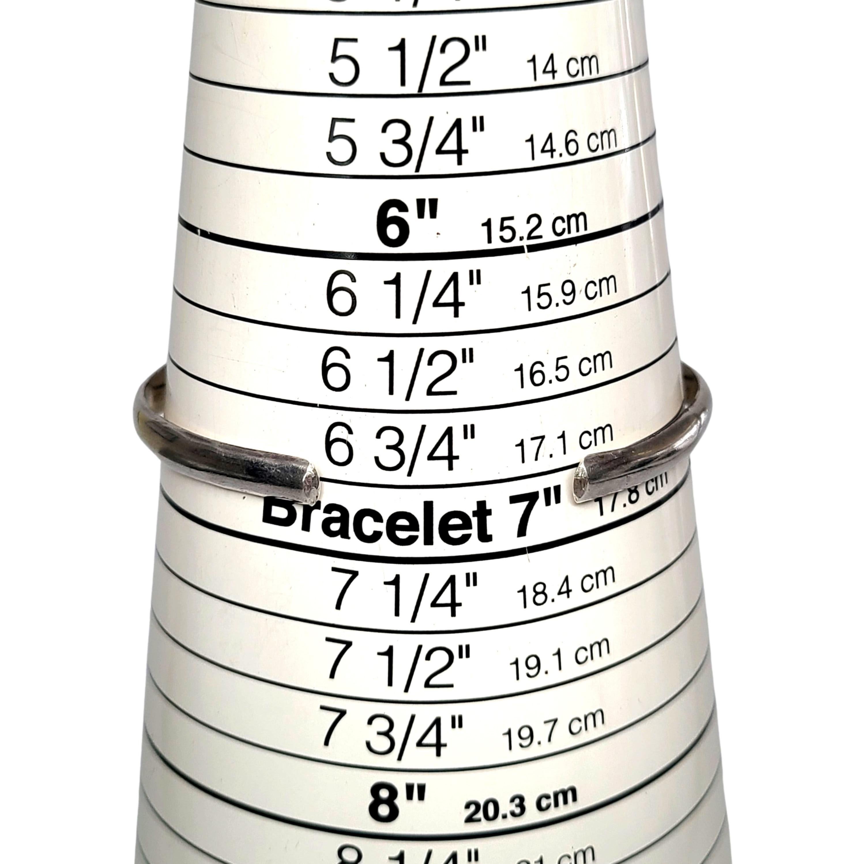 Manschettenarmband aus 22 Karat Gelbgold mit Lapislazuli-Akzent aus Sterlingsilber 6