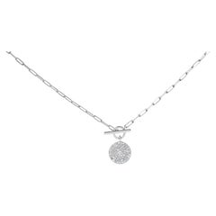 Medaglione in argento sterling con diamante da 3/8 di carato e ciondolo a forma di graffetta con ghiera