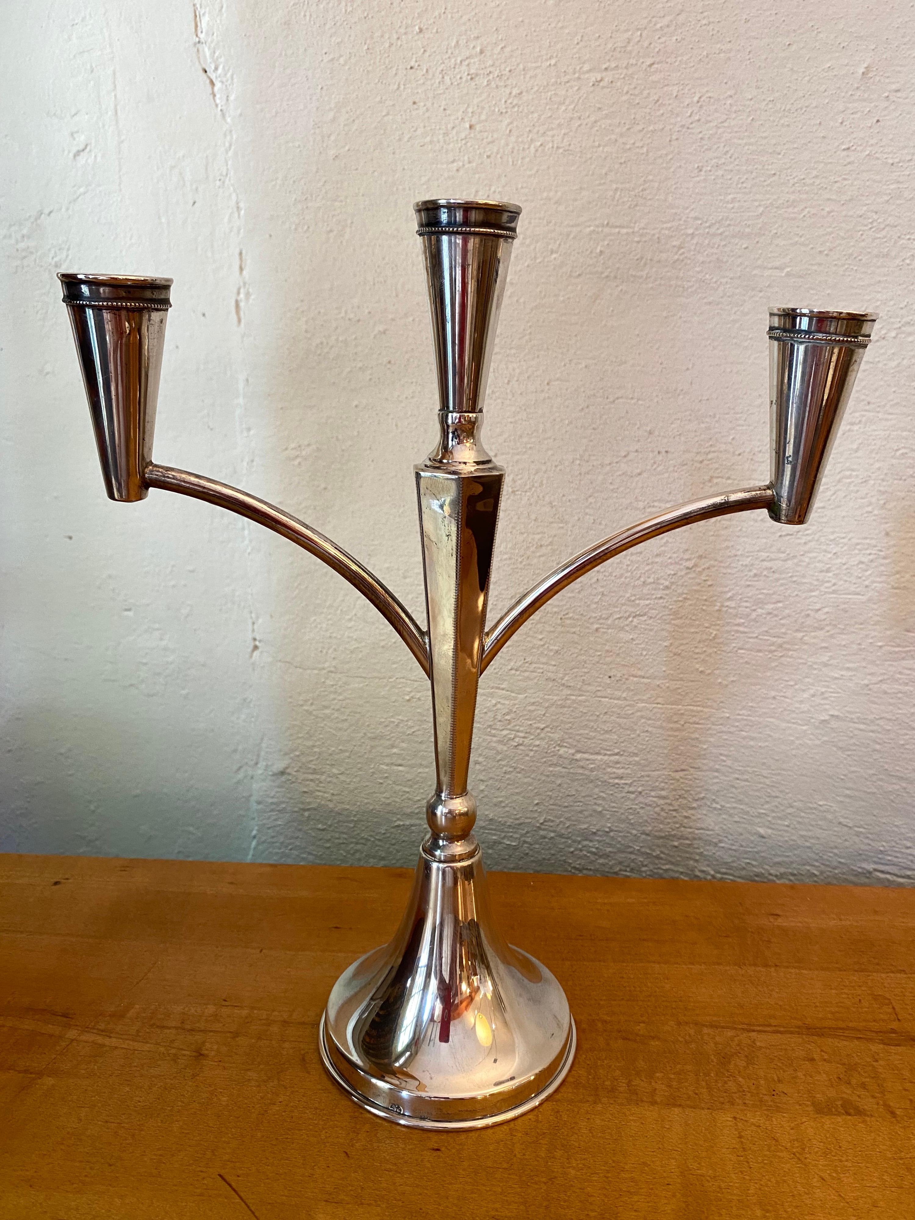 Candlabro de plata de ley de 3 brazos en venta 2