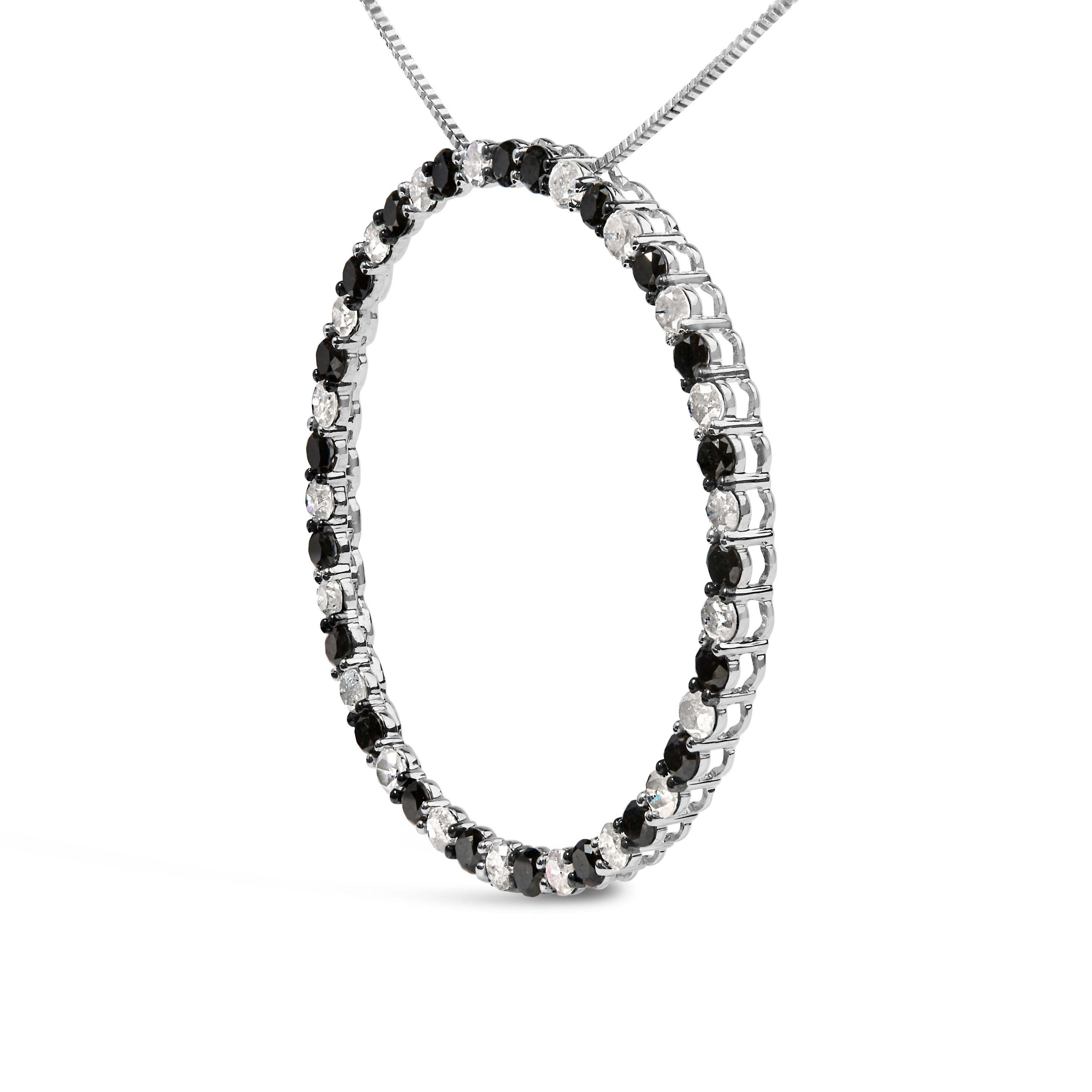 Moderno Collana a cerchio in argento sterling con diamanti trattati bianchi e neri alternati da 3,0 Cttw in vendita