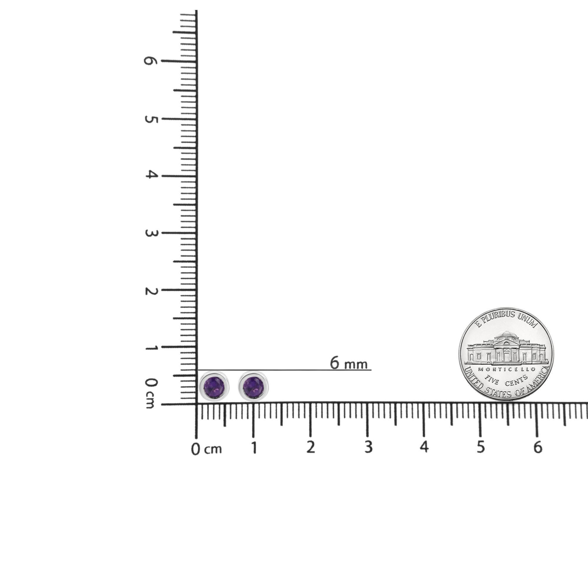 Taglio rotondo Orecchini solitari in argento sterling con pietra ametista viola trattata da 3,5 mm in vendita