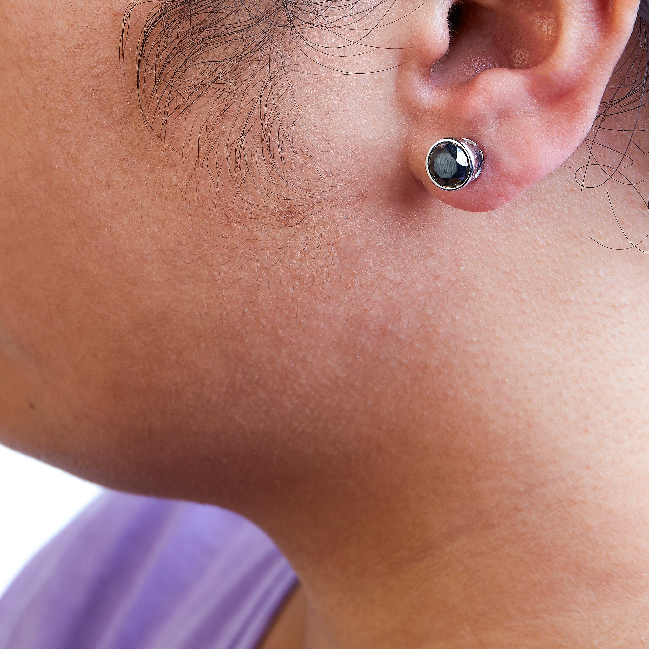 Clous d'oreilles en argent sterling avec diamants noirs brillants ronds de 4,00 carats Neuf - En vente à New York, NY