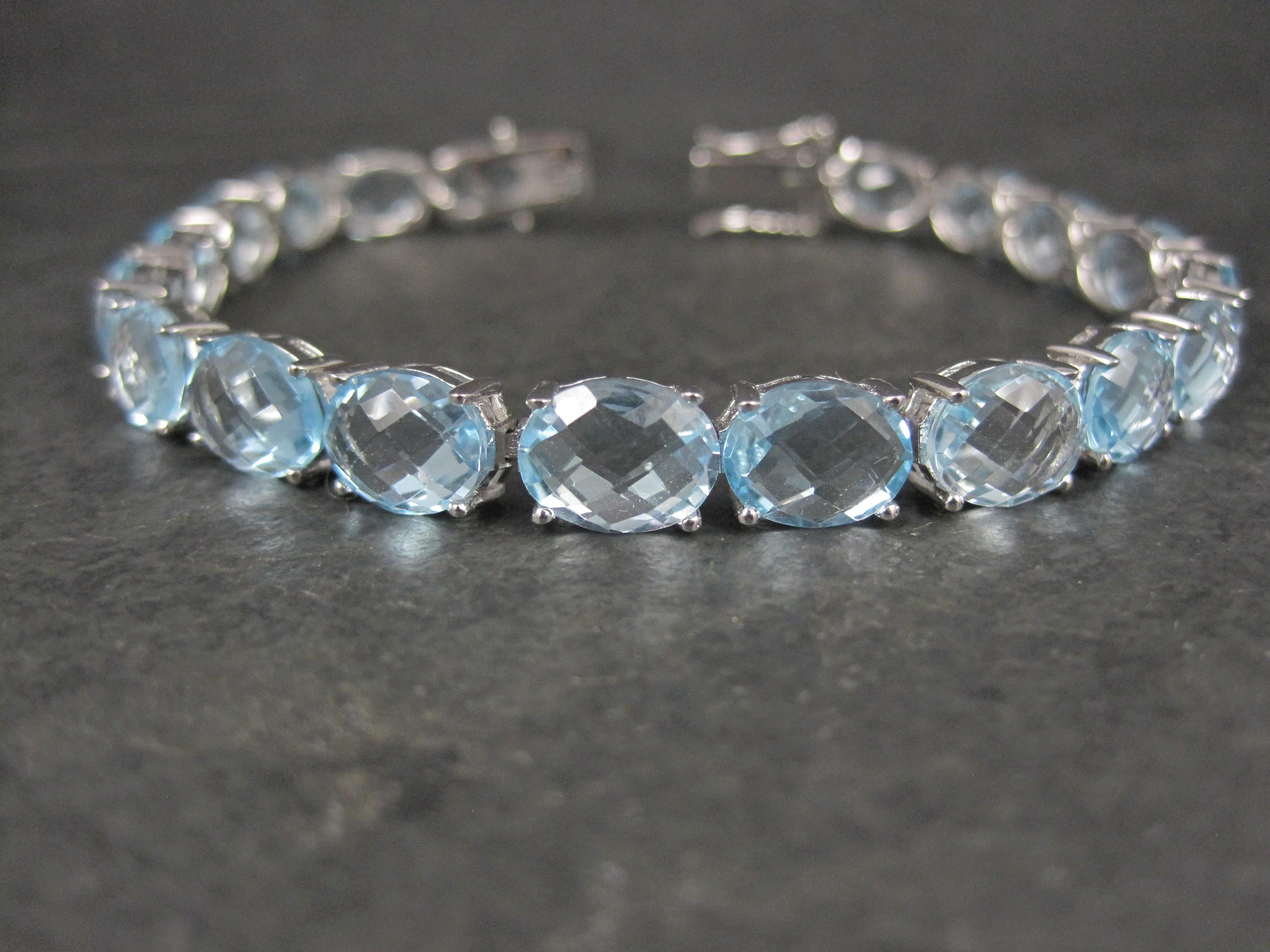 Pulsera de tenis de plata de ley con topacio azul de 45,6 quilates Moderno en venta