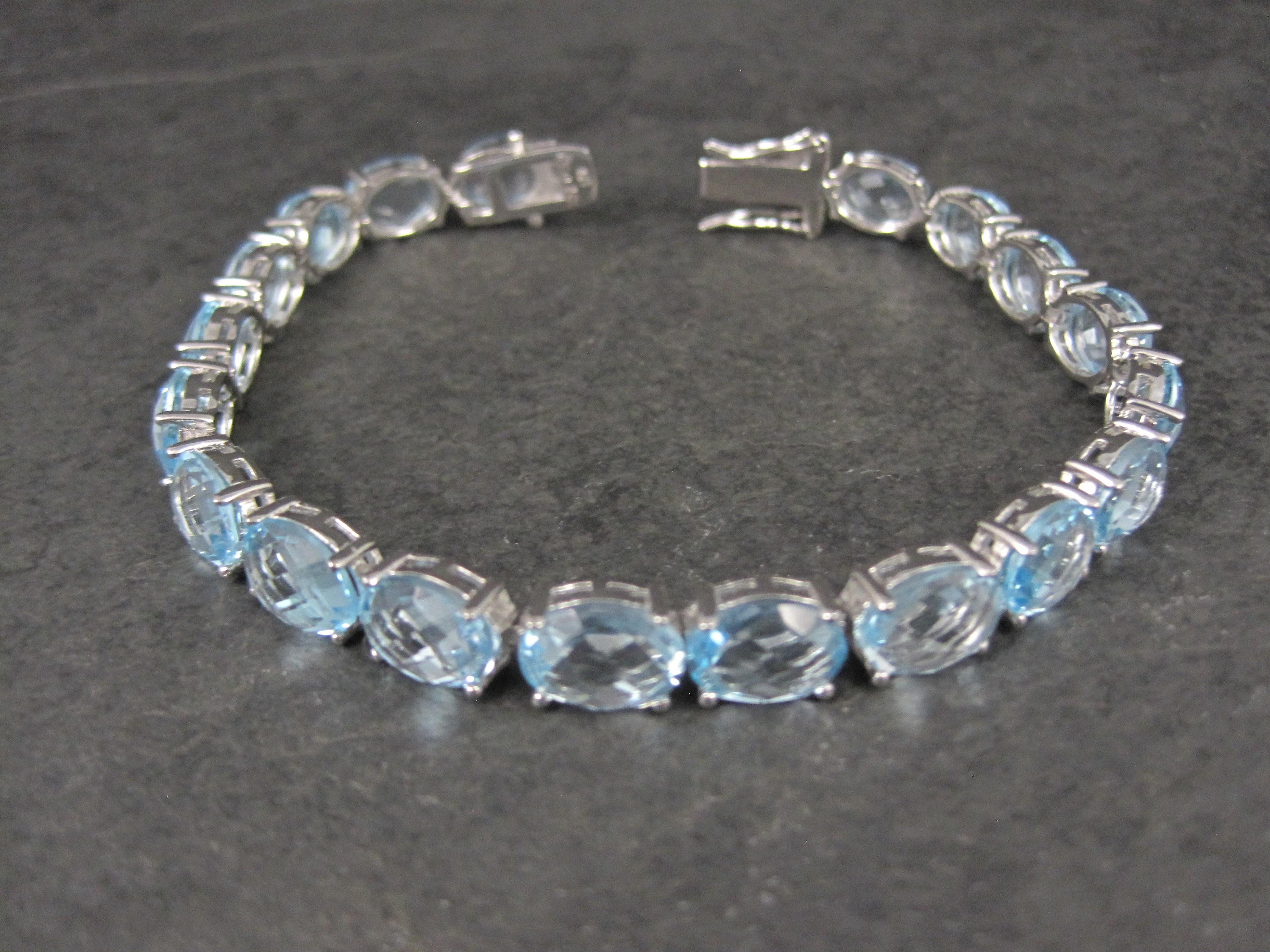 Pulsera de tenis de plata de ley con topacio azul de 45,6 quilates Corte oval en venta