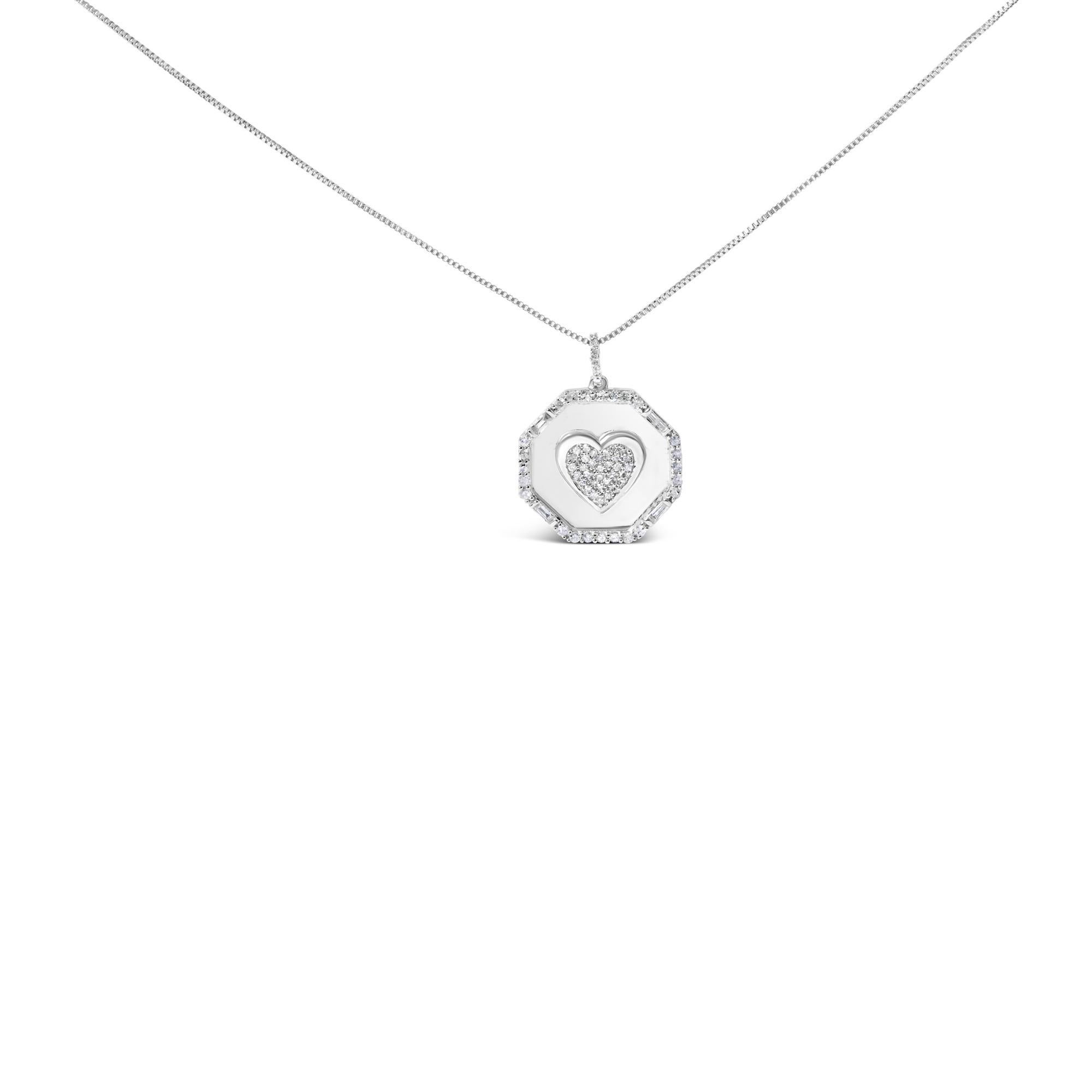 Realizzata in argento 925 rodiato, questa squisita collana affascina con un cuore centrale, meticolosamente incrostato da una miscela di diamanti rotondi e baguette per un totale di 5/8 carati. I diamanti, eterei con colore H-I e purezza I2-I3,