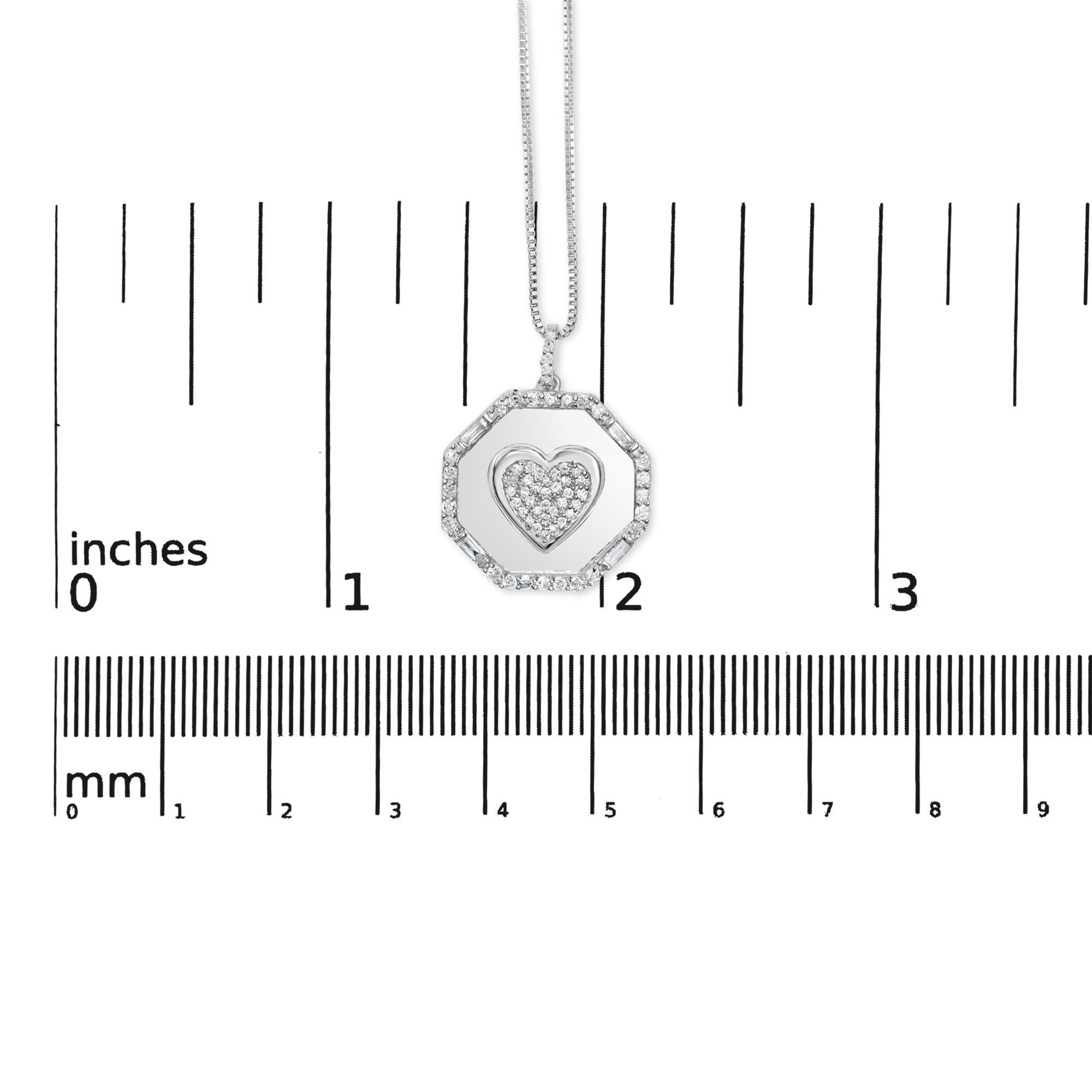 Collana in argento sterling con specchio di diamanti da 5/8 Cttw, cuore e aureola di diamanti da 18