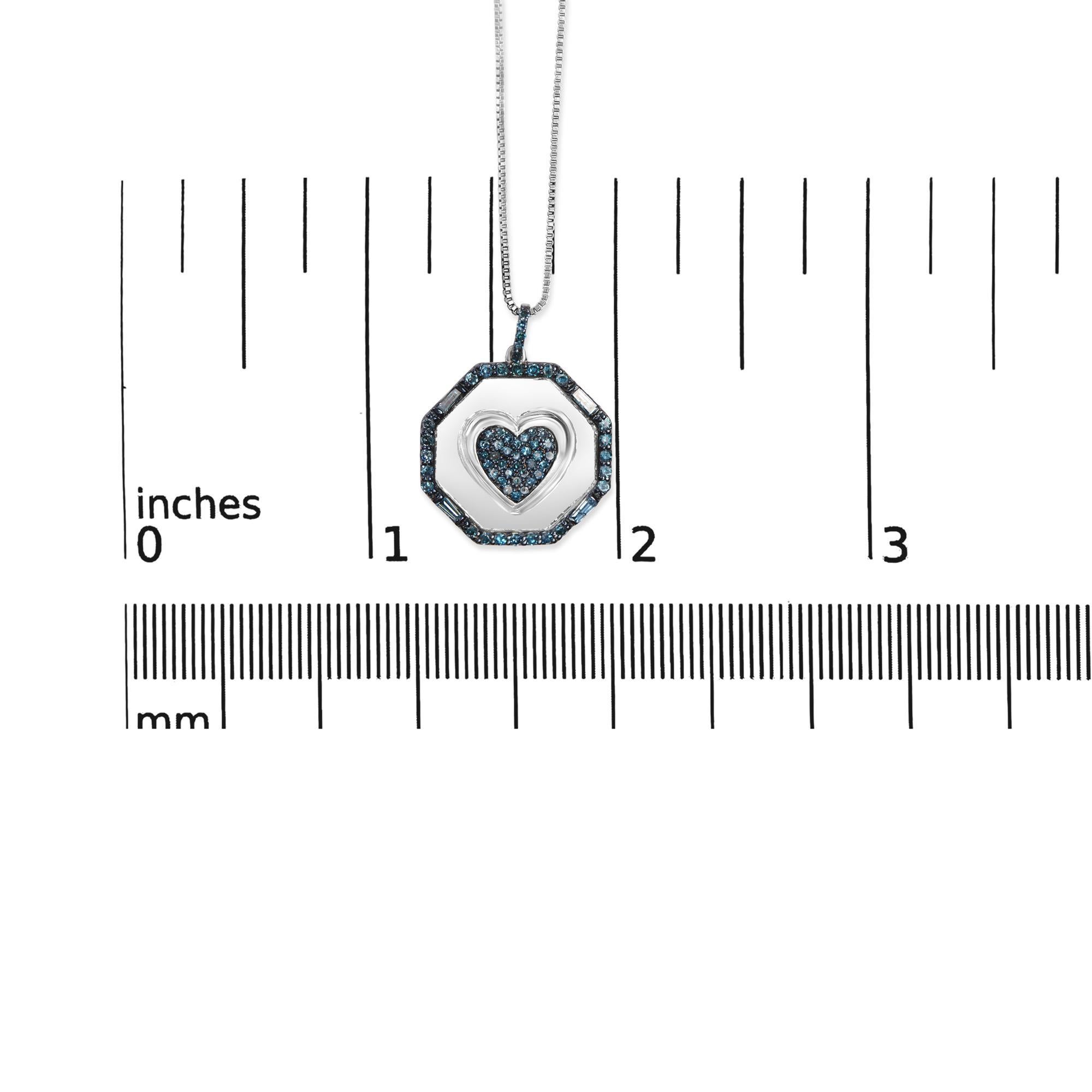 Collana in argento sterling con diamanti blu trattati 5/8ct a specchio e aureola di diamanti a cuore In condizioni Nuovo in vendita a New York, NY