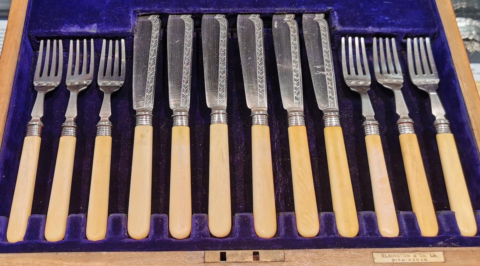 Elkington & Co, Edwardian Sterling silver 6-person, 13 piece fish set, with a serving knife, 
in a fitted oak canteen, 
forks and knife blades are hallmarked Birmingham 1903/4
Canteen measures 26 x 36 x 6cm high.