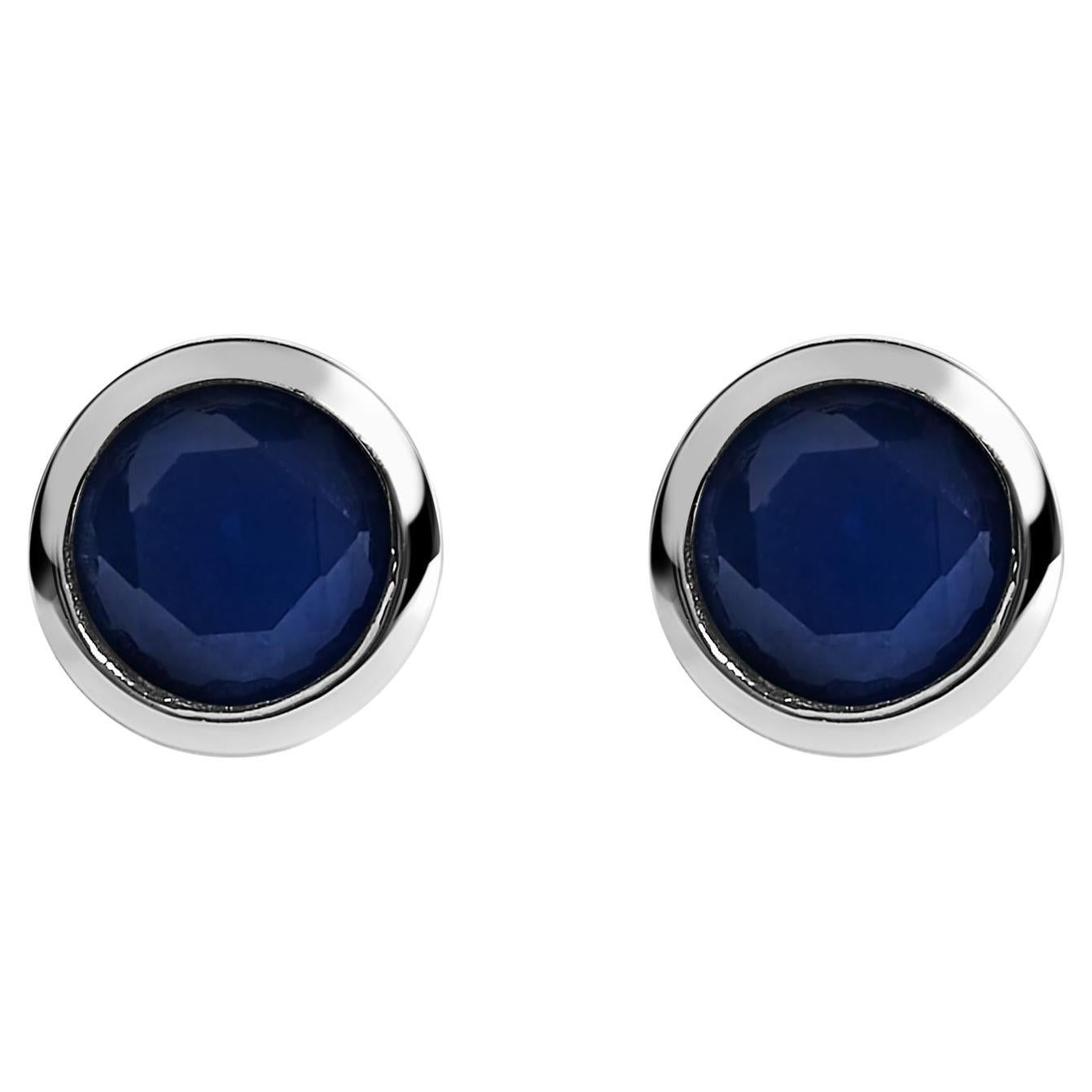 Orecchini con castone in argento sterling da 6 mm con zaffiro blu creato e solitario in vendita