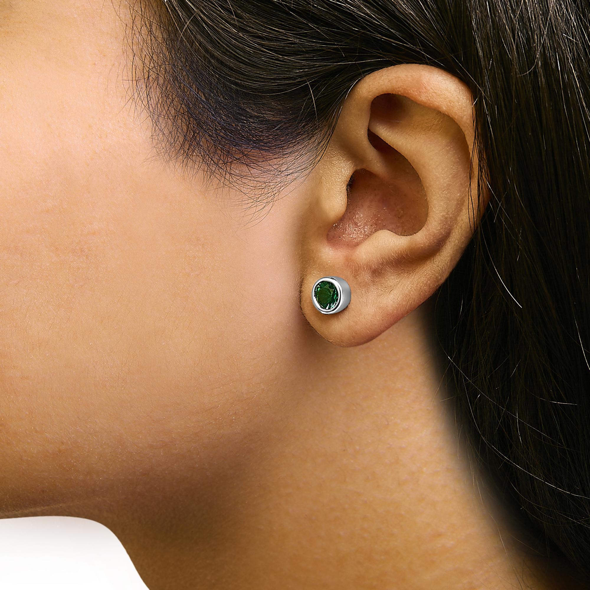Taille ronde Boucles d'oreilles solitaires en argent Sterene & Greene Greene. en vente