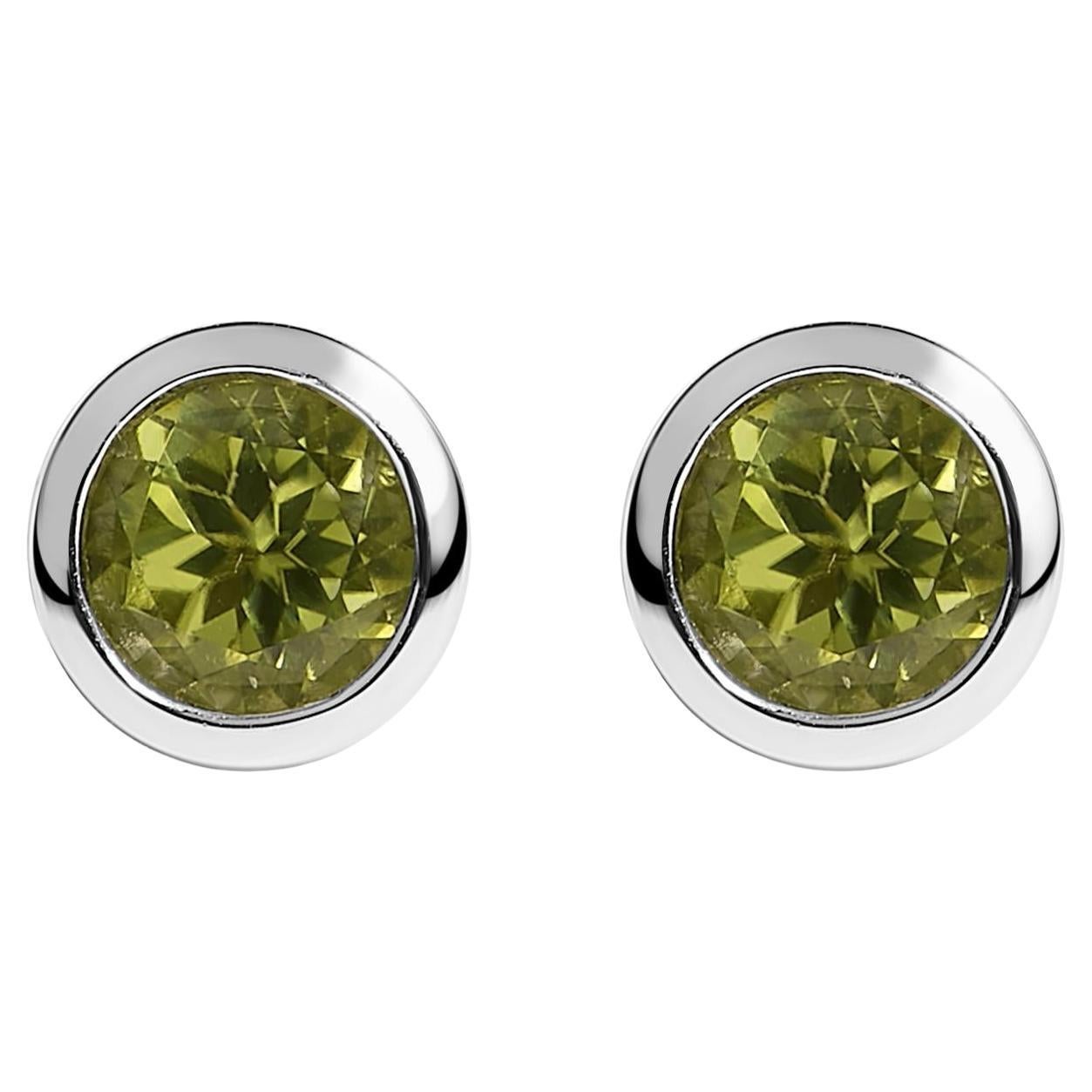 Orecchini solitari in argento sterling con castone da 6 mm con peridoto verde creato in vendita