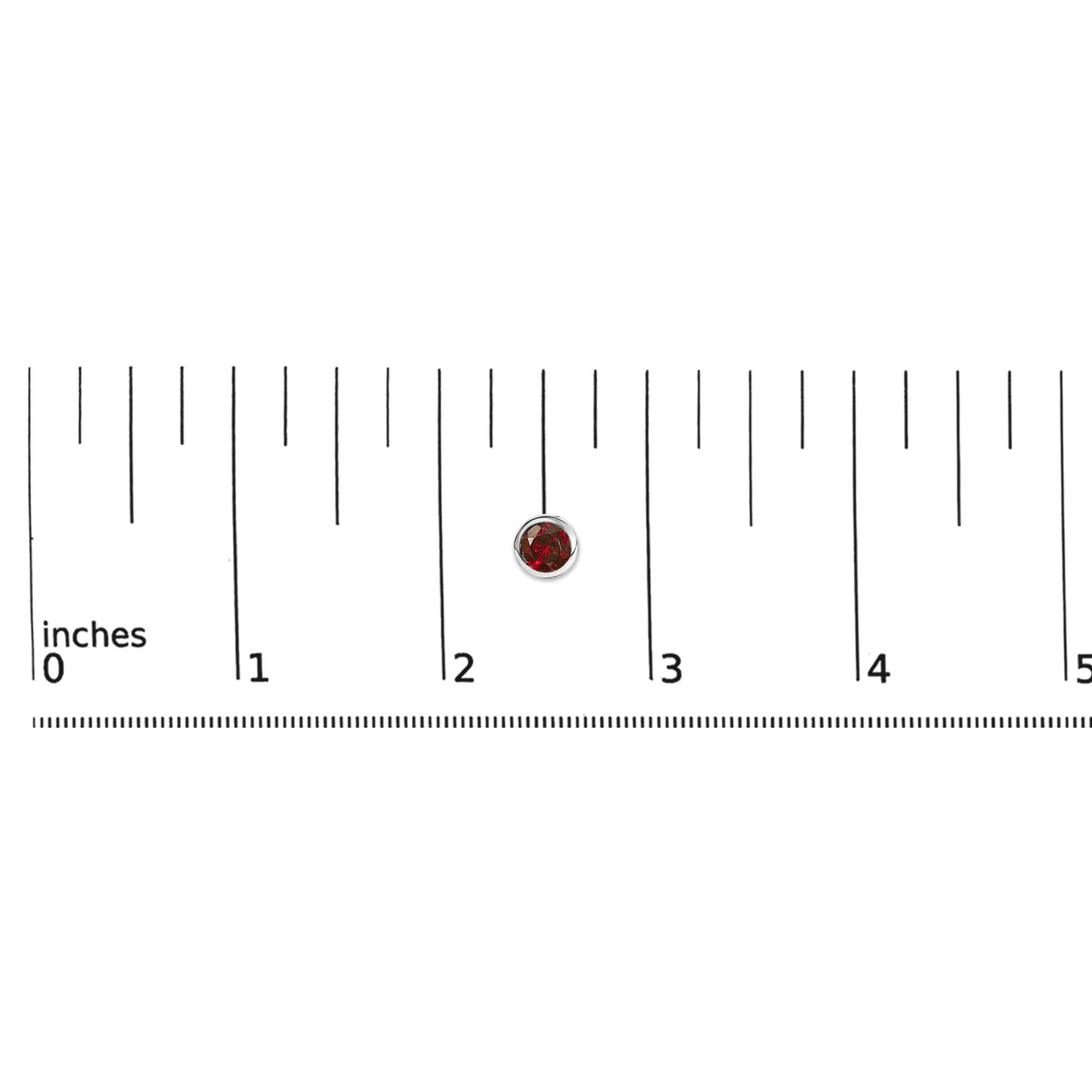 Orecchini solitari in argento sterling con castone da 6 mm con granato rosso creato In condizioni Nuovo in vendita a New York, NY