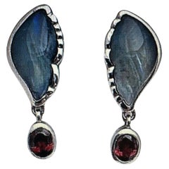 Boucles d'oreilles pendantes en argent .925 1/2" x 1 1/2" Garnet Rhodolite et Opale