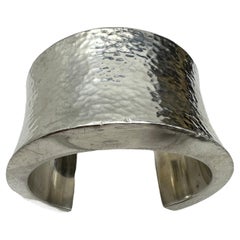 Argento 925 ~ 1 3/4" largo ~ Bracciale martellato di design