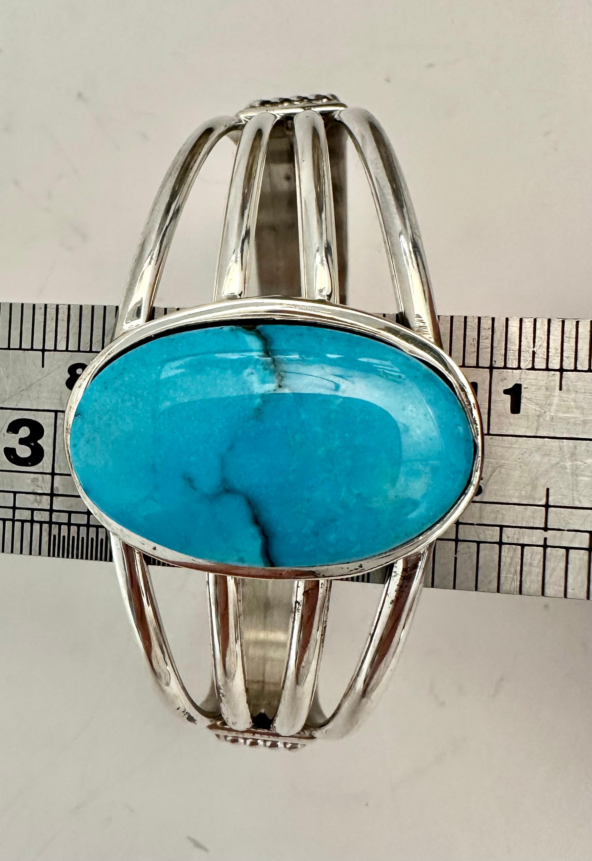 Artisan Bracelet manchette en argent sterling .925 18mm x 29mm ovale Sleeping Beauty Turquoise en vente