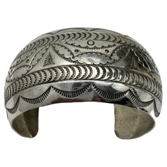 Bracelet manchette en argent sterling .925 estampillé à la main, signé par l'artiste Navajo VJP Albo NM