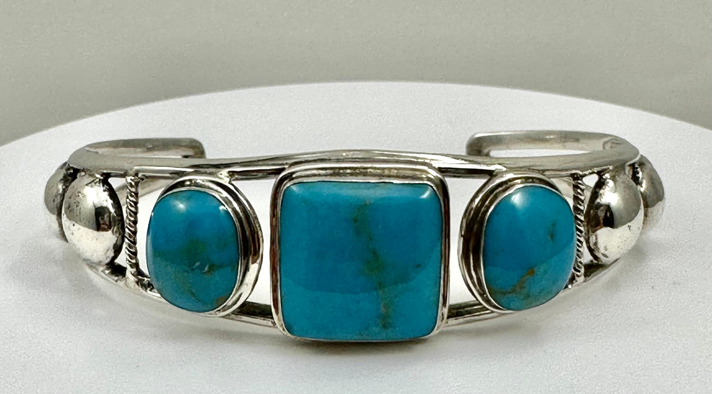 Sterling Silver .925  Kingman Turquoise Navajo Cuff Bracelet In Excellent Condition In Las Vegas, NV