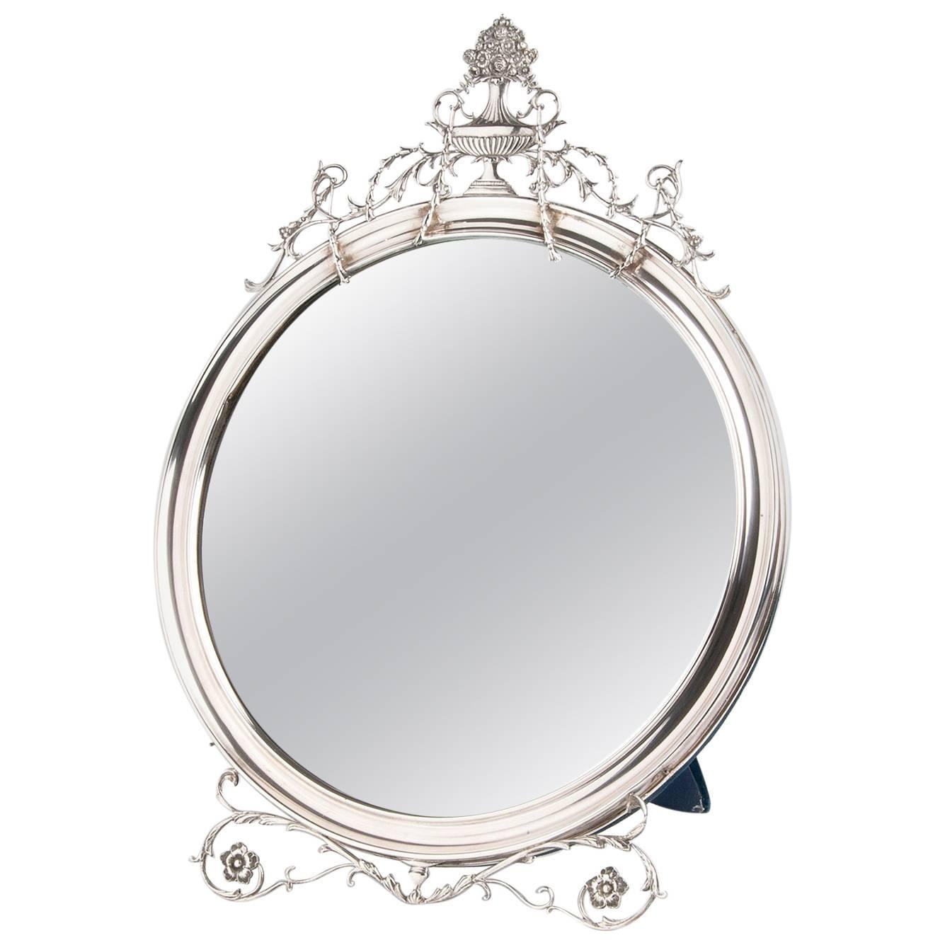 Sterling Silver '925‰' Mirror Frame, William Comyns & Sons, London, 1910-1911 For Sale