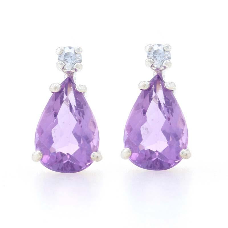 Metallgehalt: 925 Sterling Silber

Informationen zu Stein
Echte Amethyste
Karat: 3.40ctw
Schnitt: Birne
Farbe: Lila

Kubische Zirkonias
Karat: .14ctw tau
Schliff: Runder Brillant
Farbe: Klar

Stil: Ohrstecker 
Verschlusstyp: