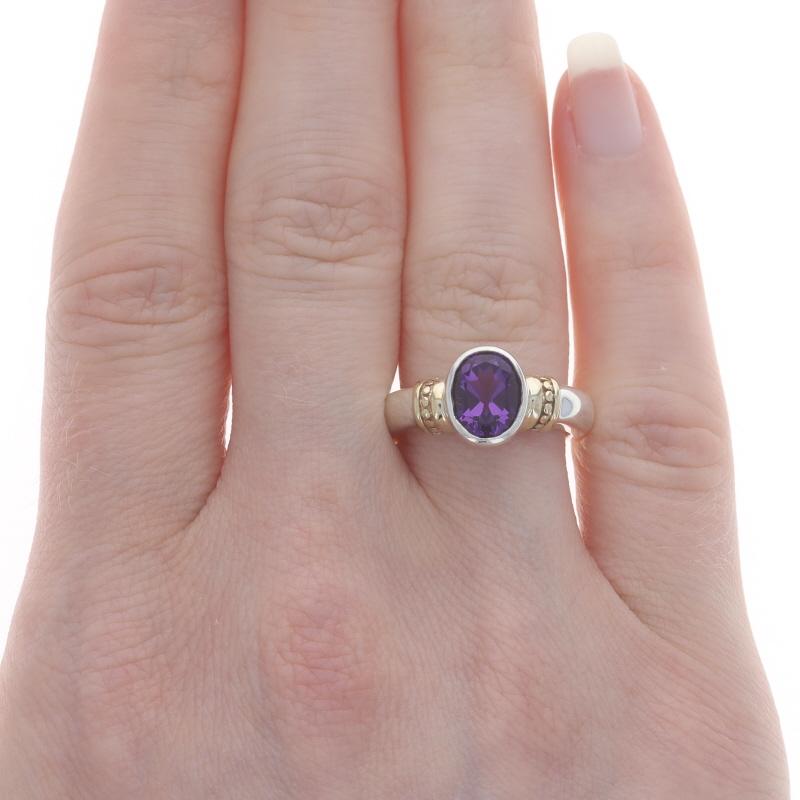 Taglio ovale Anello solitario con ametista in argento 925 e oro giallo 14k ovale da 1,45 carati in vendita
