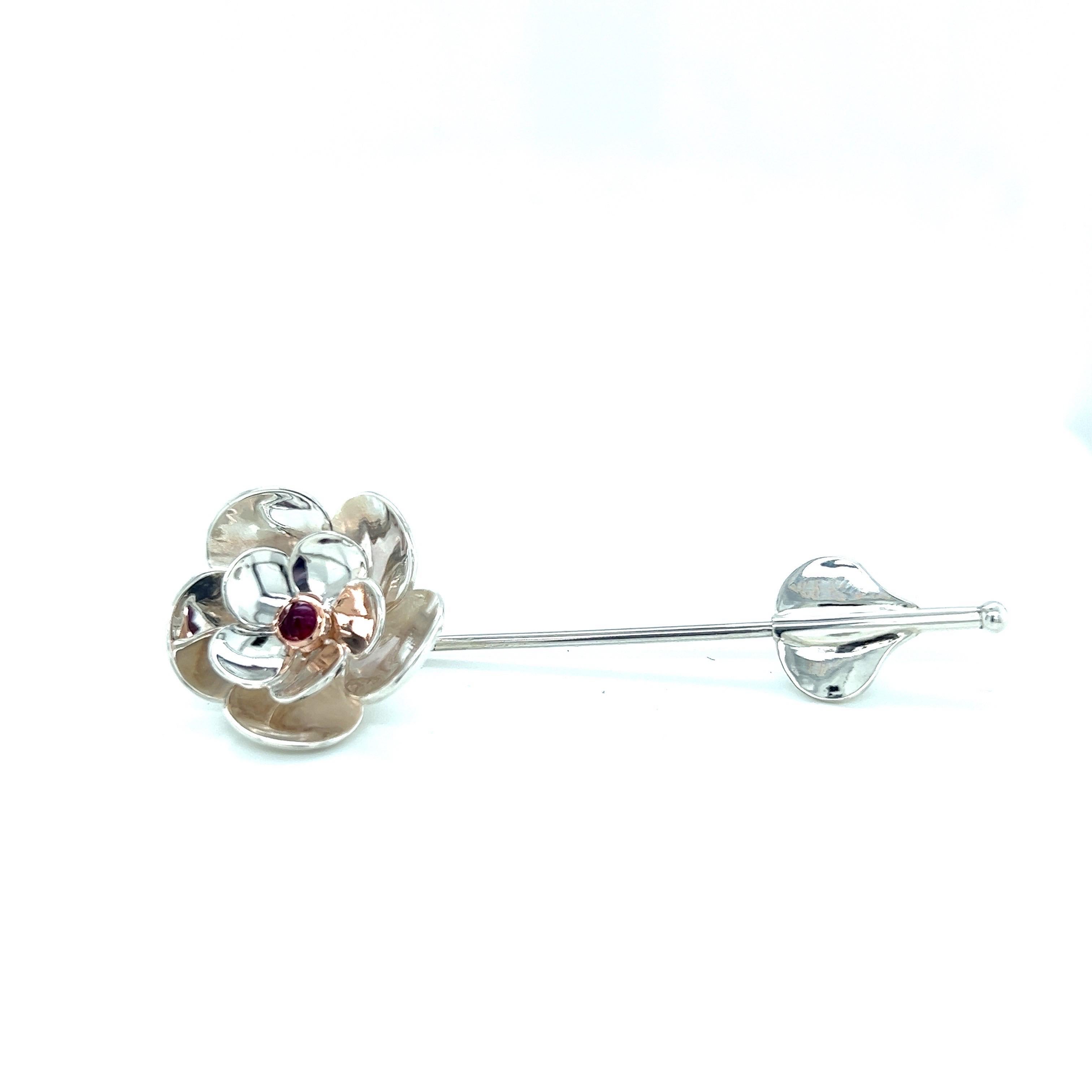 Sterling silver and 18k rose gold flower pin with ruby cabochon In New Condition For Sale In New York, NY
