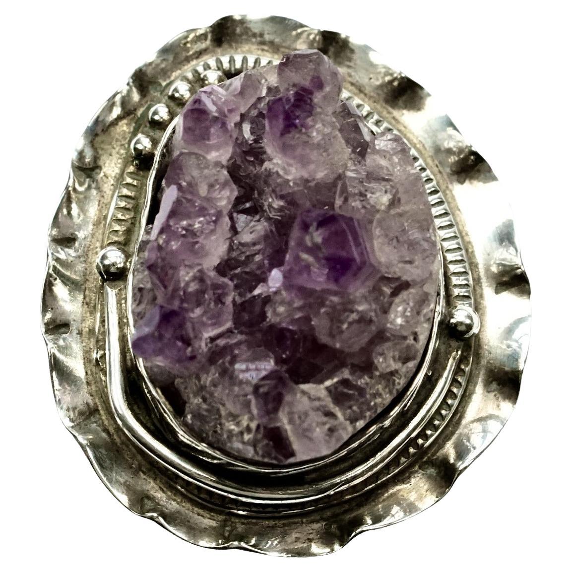 Wonderful sterling silver amethyst druzy ring, with ornate silver detail. The front measures 2.9 cm / 1.14 inches by 2.4 cm / .9 inch. Ring size UK M / US 6, inside diameter 1.7 cm / .6 inch.

This is a stylish and unusual silver and amethyst