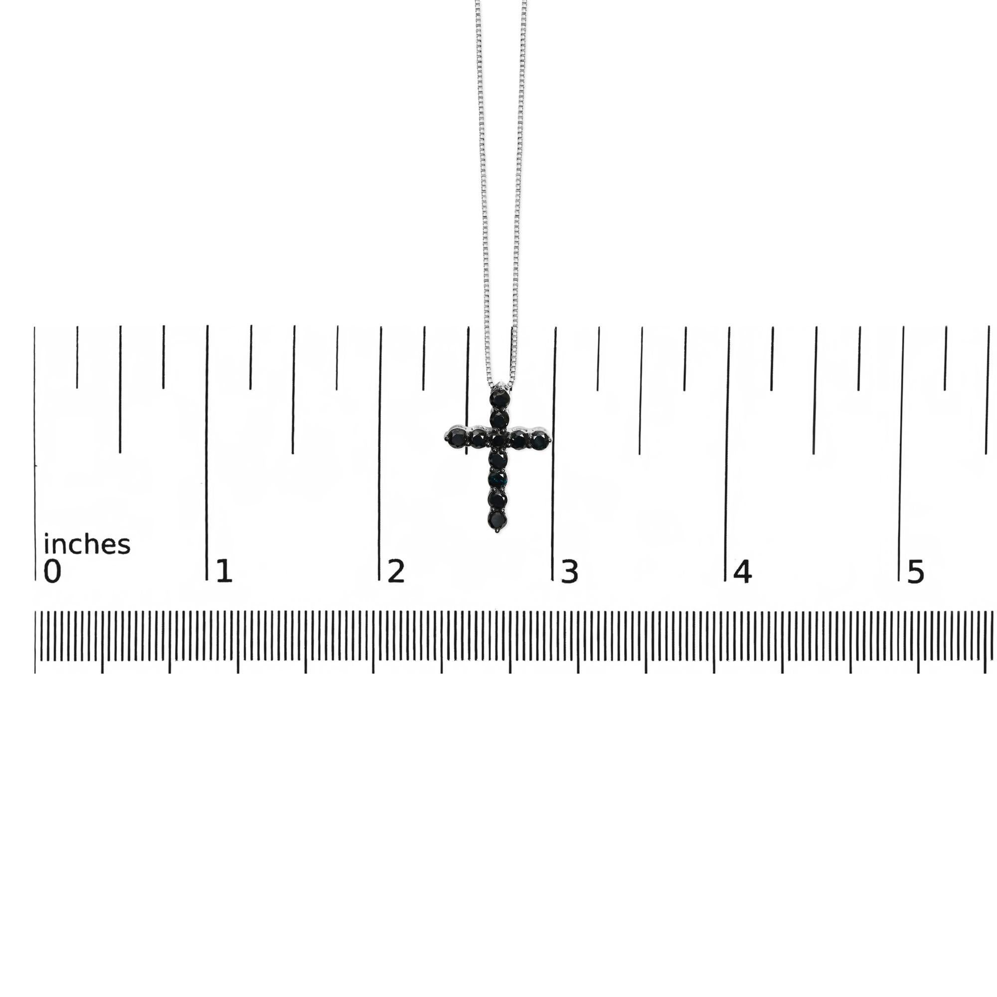 Collana con ciondolo a forma di croce in argento sterling e rodio nero da 1,0 carati di diamante nero In condizioni Nuovo in vendita a New York, NY
