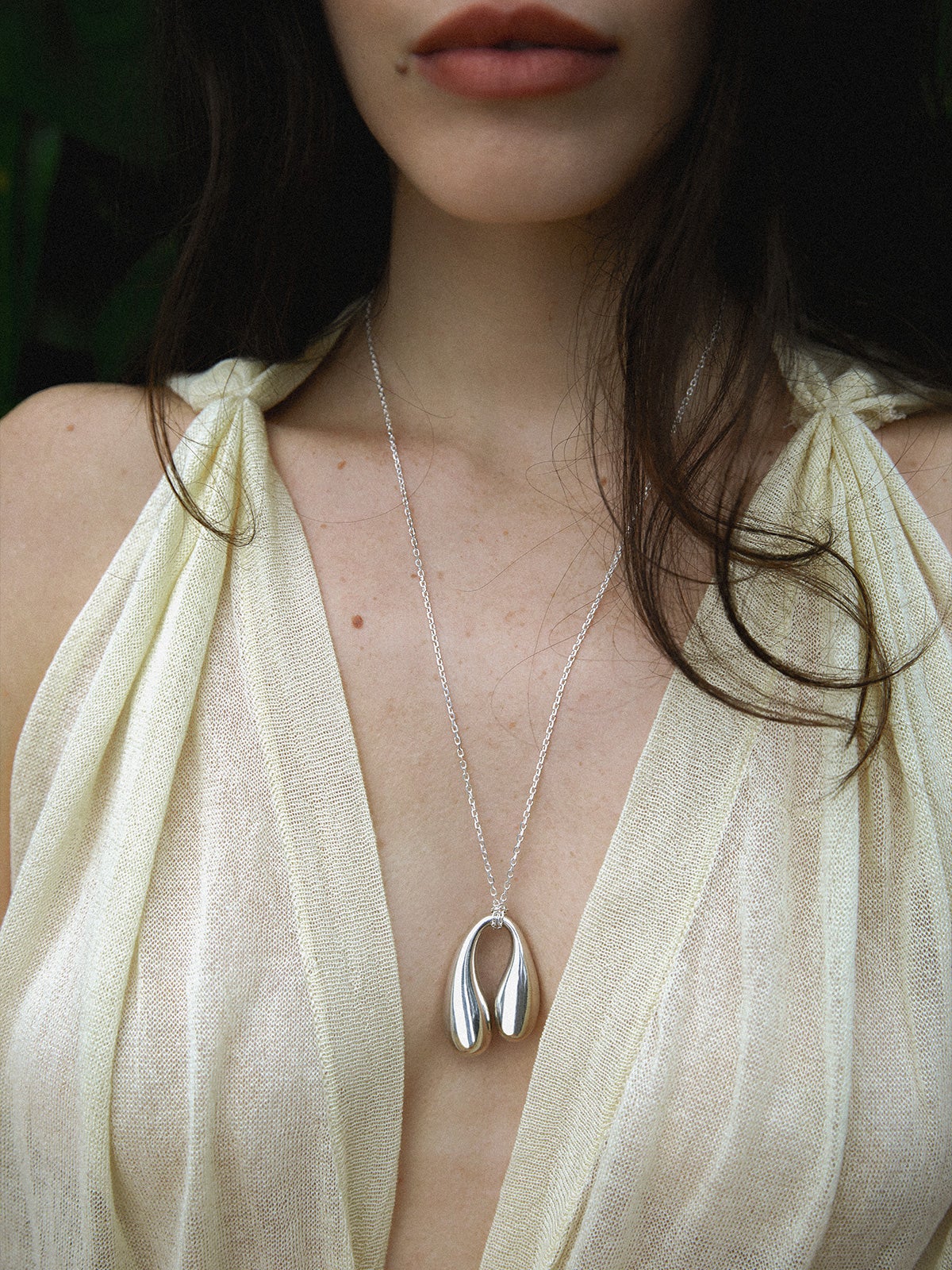 Argent sterling et cordon de soie noir, collier « Caules » de Nathalie Edenburg en vente