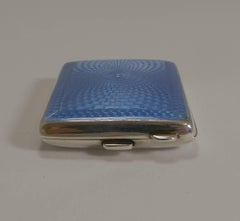 Streichholzbriefchenhalter aus Sterlingsilber und blauer Guilloche-Emaille:: 1929