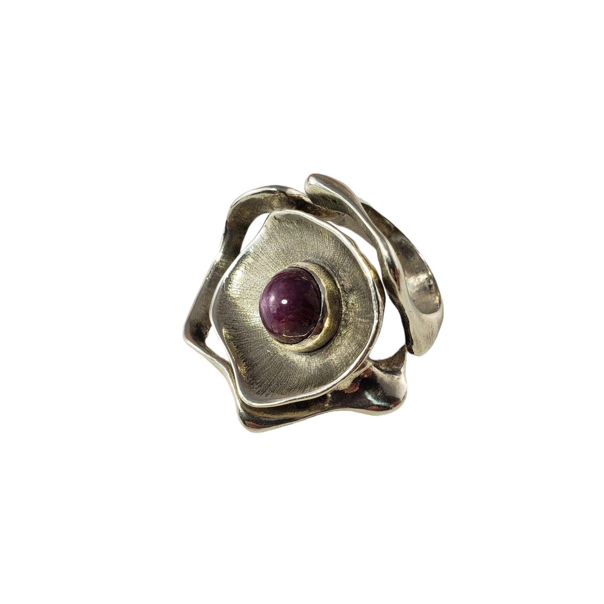 Vintage Sterling Silver and Cabochon Garnet Ring Size 5.5 GAI Certified-

This stunning ring features one round cabochon garnet (9 mm) set in beautifully detailed sterling silver. Width: 32 mm.
Shank: 5 mm.

Garnet weight: 5.84 ct.

Ring Size: