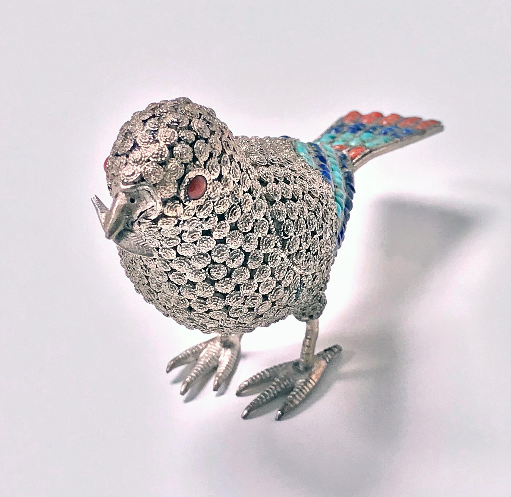 Vogel aus Sterlingsilber und Farbsteinintarsien:: vermutlich chinesisch:: um 1950 im Zustand „Gut“ in Toronto, Ontario