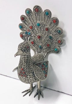 Paon en argent et incrustation de pierres de couleur, probablement chinois, vers 1950