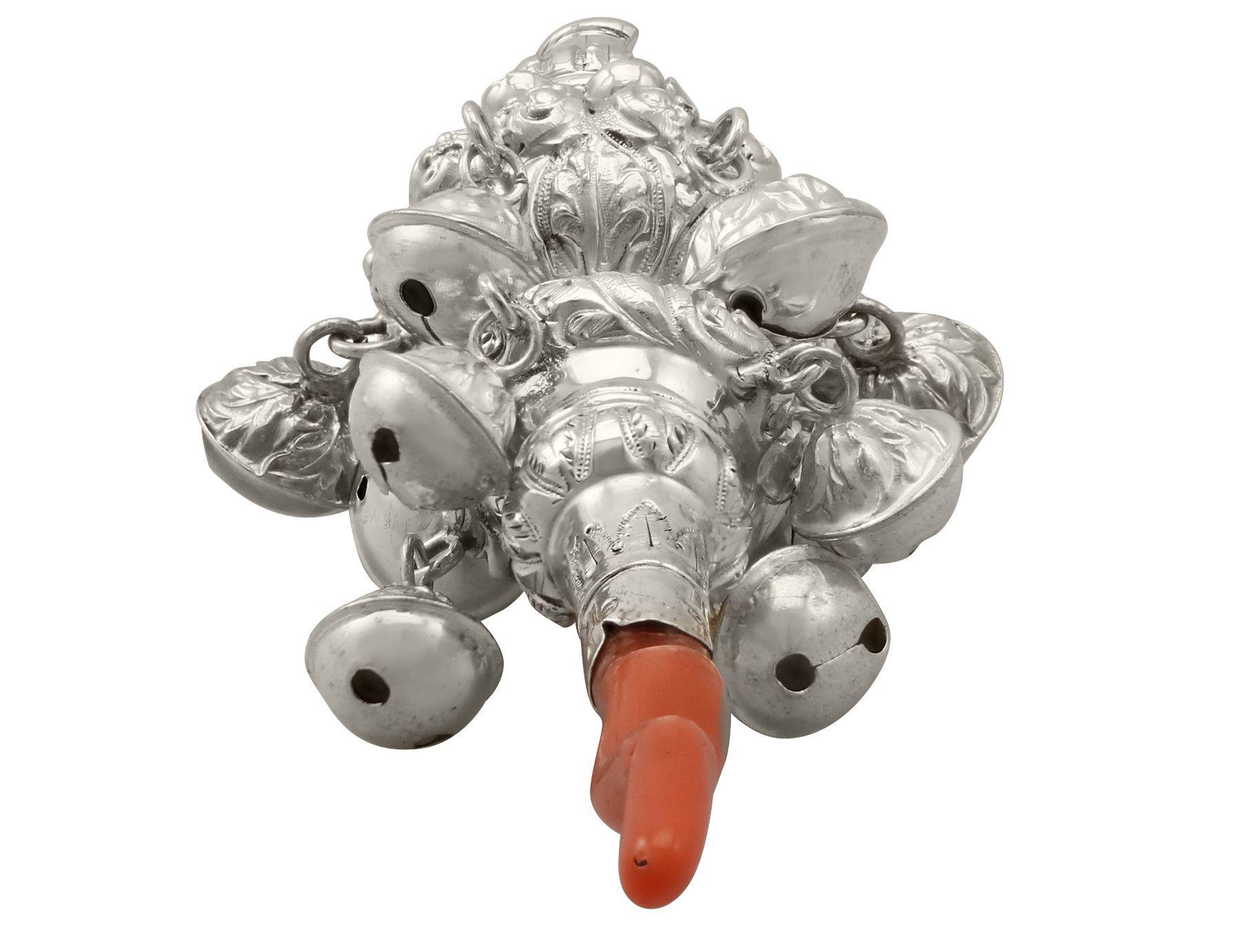 Viktorianische Kombination aus Whistle und Rattle aus Sterlingsilber und Korallen (Mittleres 19. Jahrhundert) im Angebot