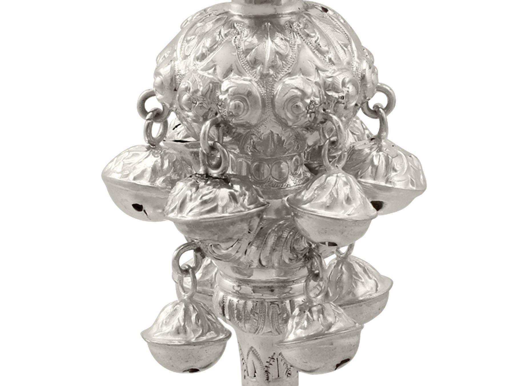 Viktorianische Kombination aus Whistle und Rattle aus Sterlingsilber und Korallen im Angebot 2
