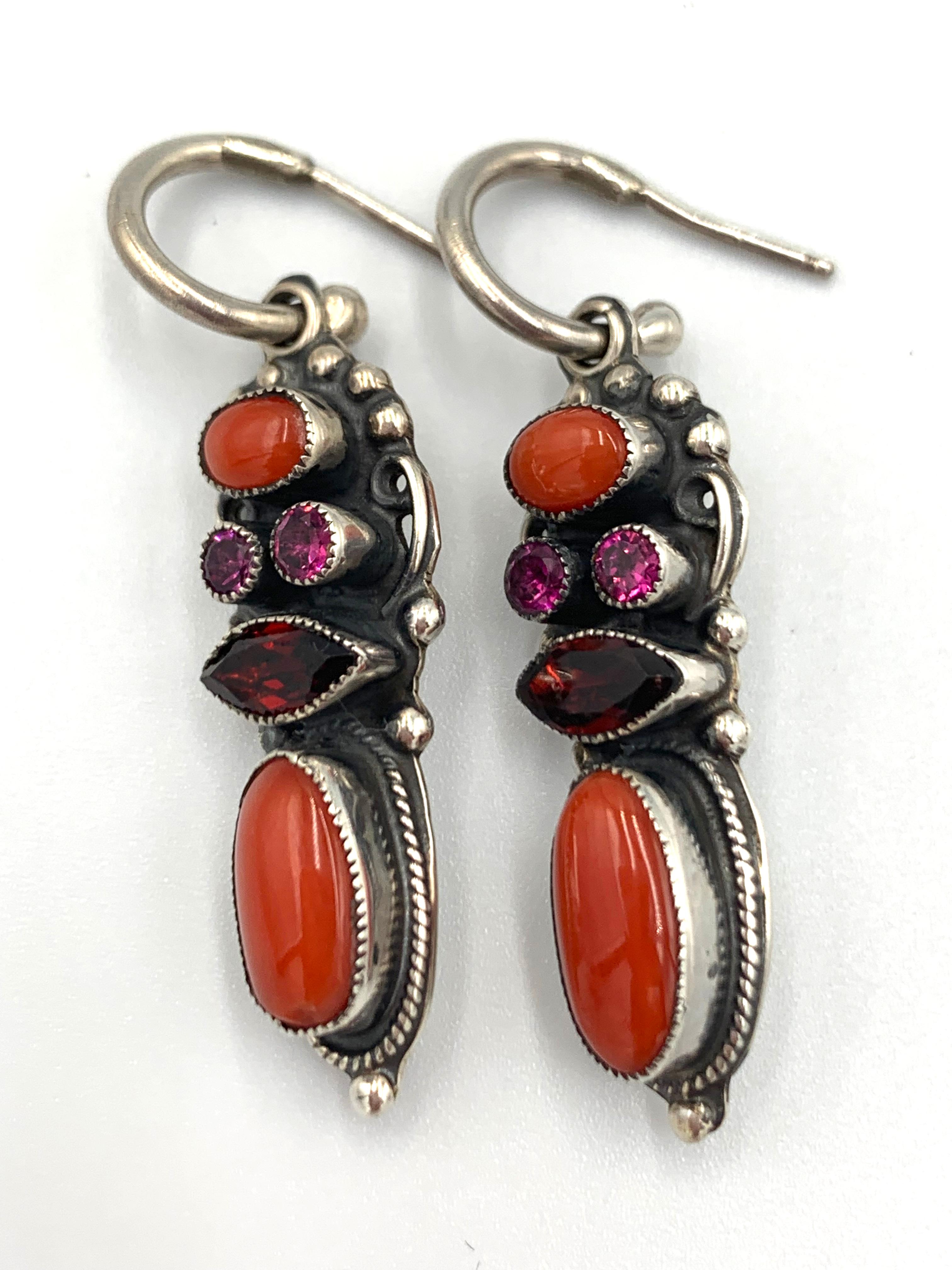 da uomo o donna Orecchini pendenti in argento sterling e corallo di Leo Feeney in vendita