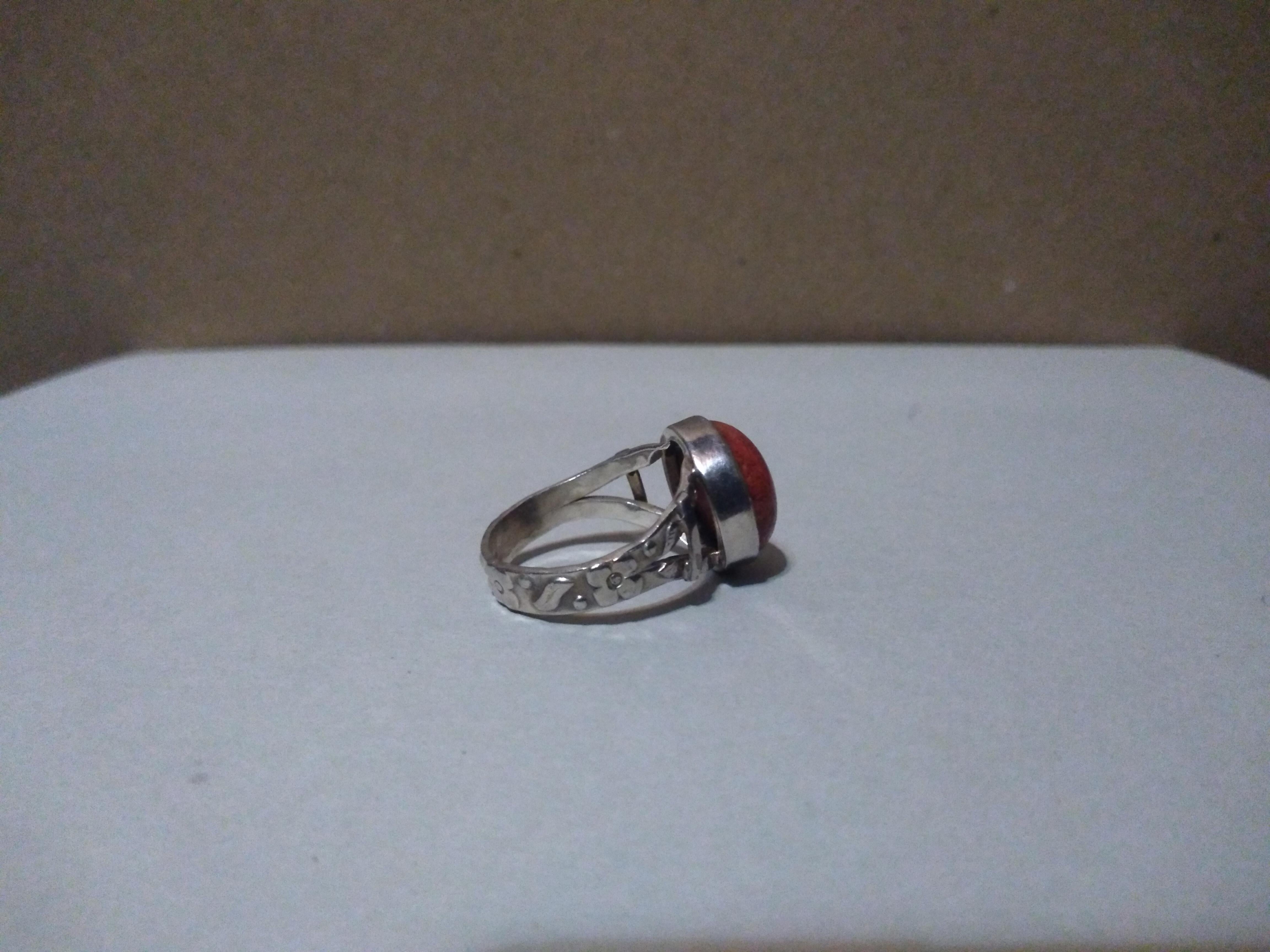 Sterling Silver And Coral size 8 ring In Good Condition In Pasadena, TX