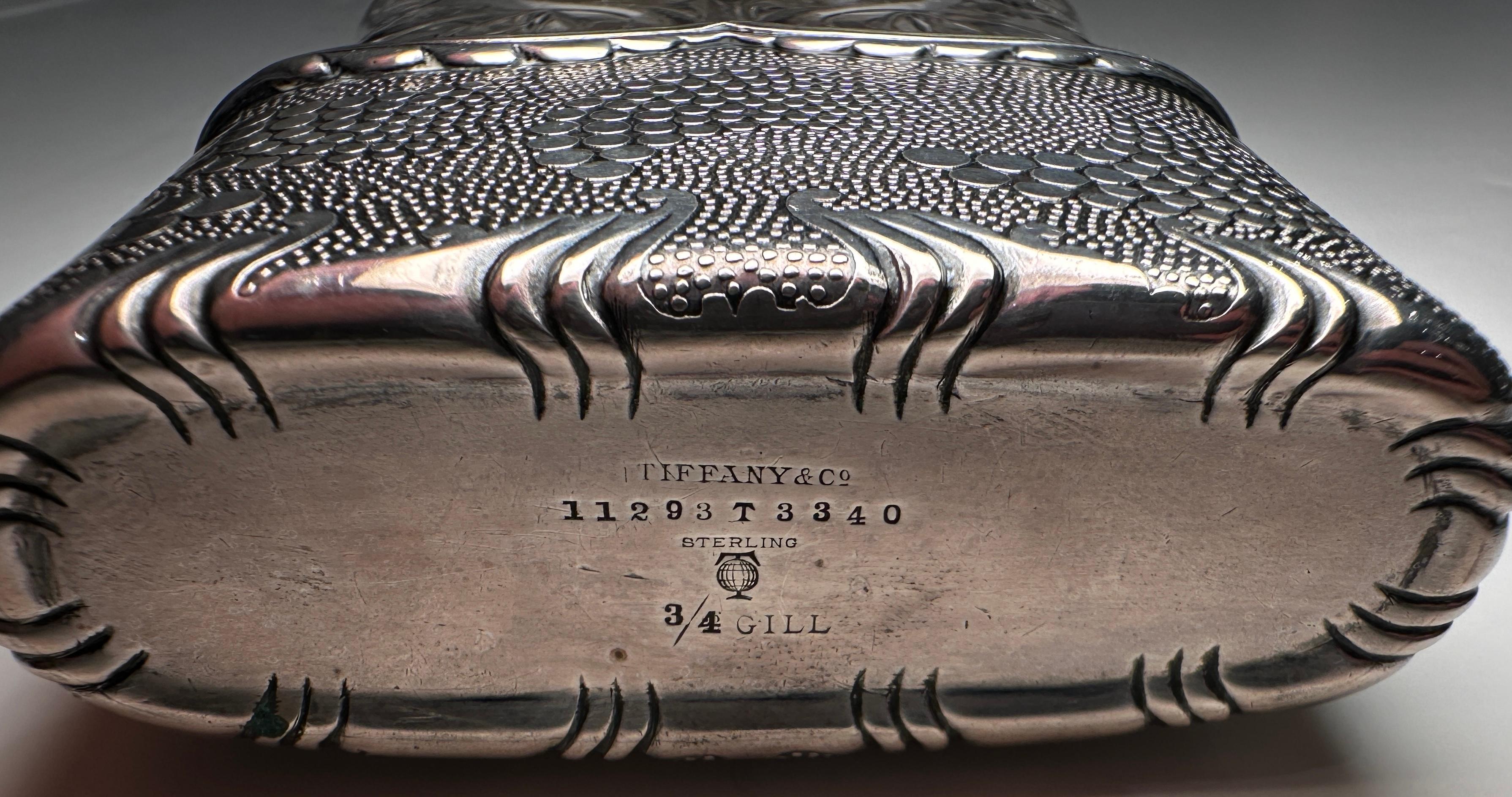 Frasco de plata de ley y cristal, Tiffany & Co., 1893 Fines del siglo XIX en venta