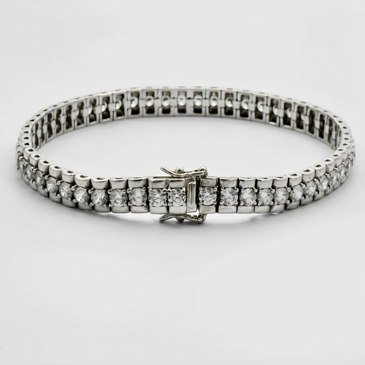 Sterling Silver and Cubic Zirconia Link Bracelet circa 1980s For Sale 1