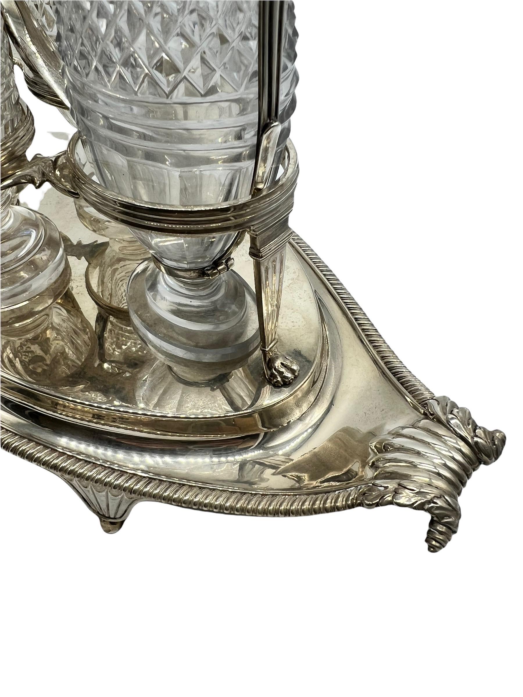 Néoclassique Ensemble de burettes en argent sterling et verre taillé de Paul Storr, début des années 1800 en vente