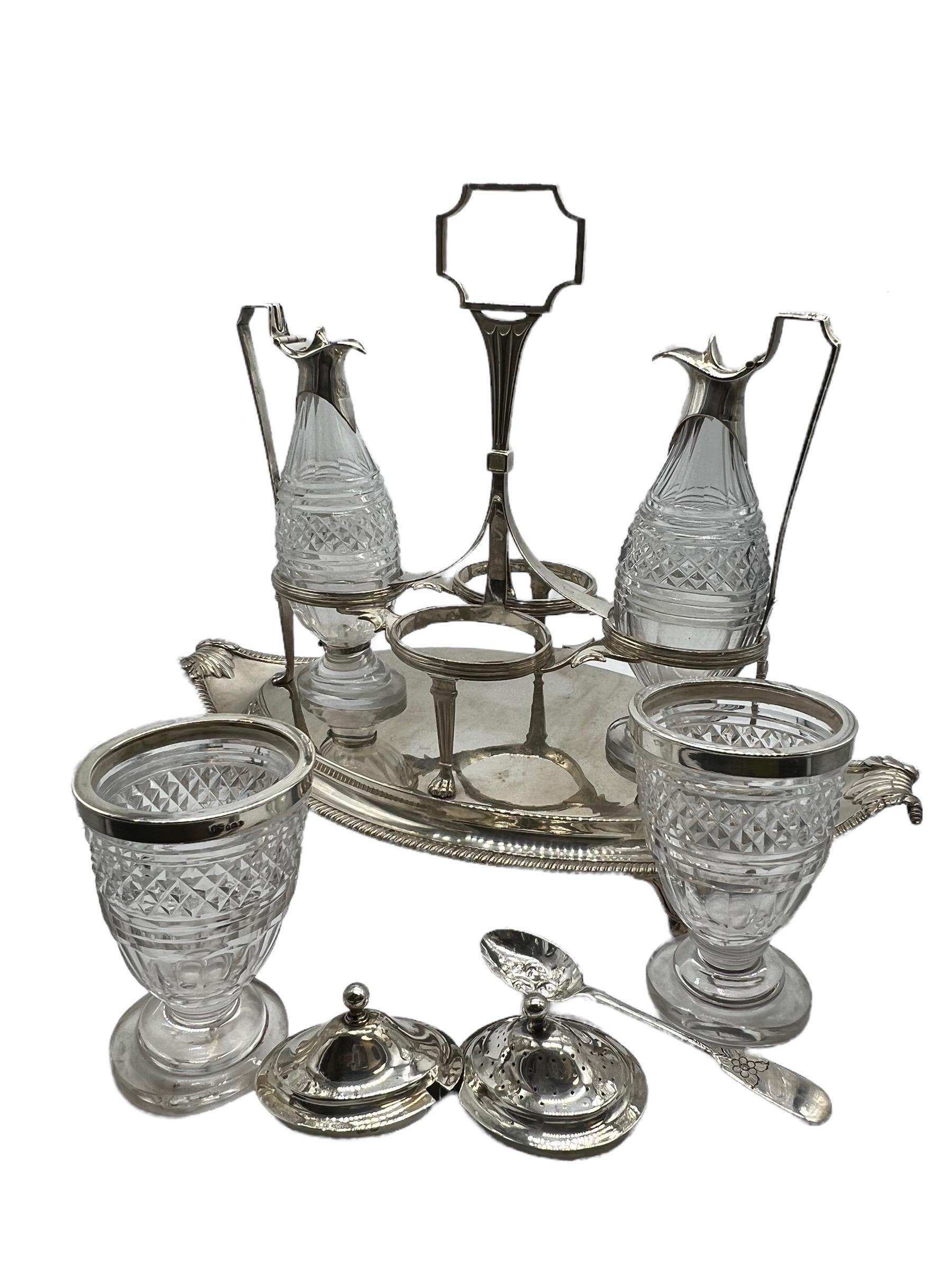 XVIIIe siècle Ensemble de burettes en argent sterling et verre taillé de Paul Storr, début des années 1800 en vente