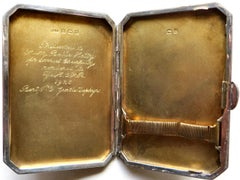 Sterling Silber und Emaille Art Deco "Naughty" Zigarettenetui. Datiert 1928